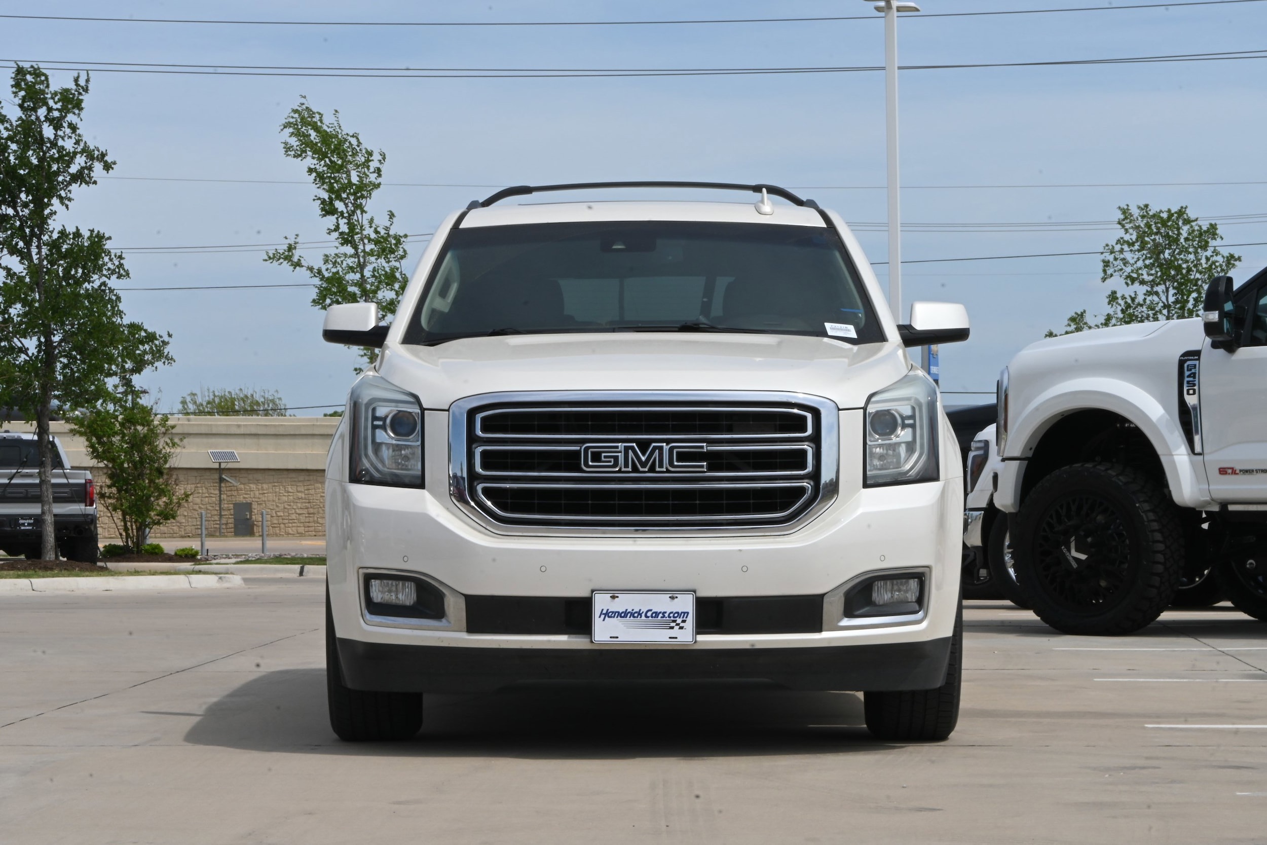 2015 GMC Yukon SLT photo 2