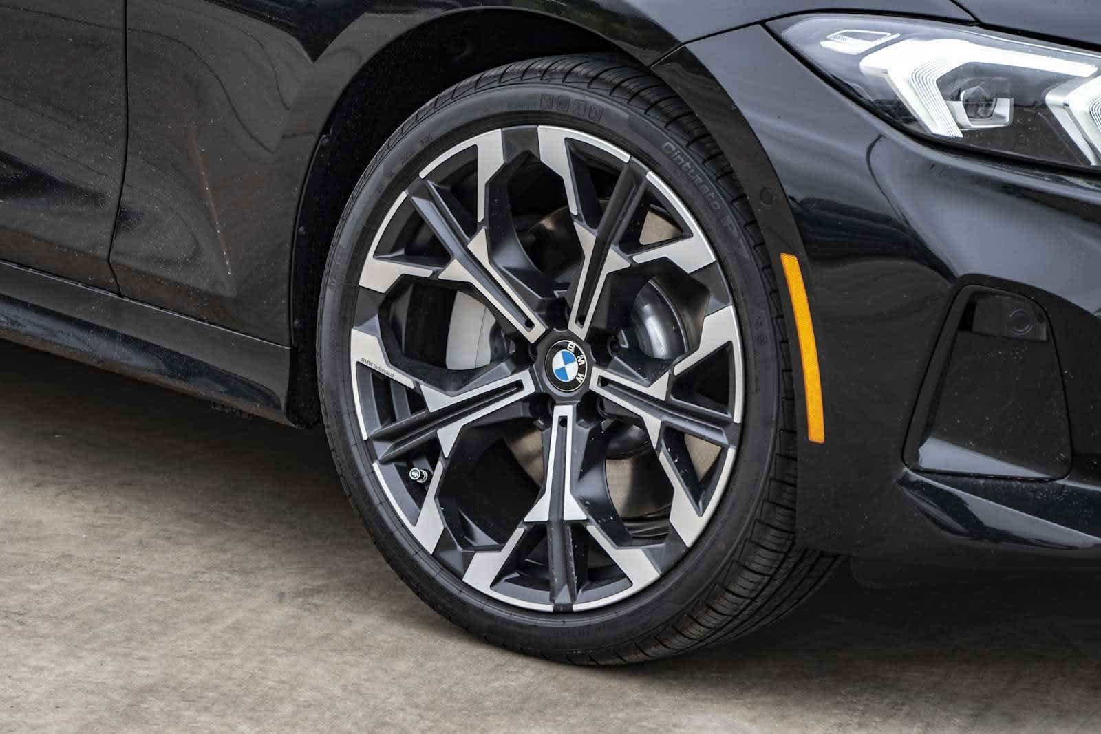 2025 BMW 3 Series 330i photo 5