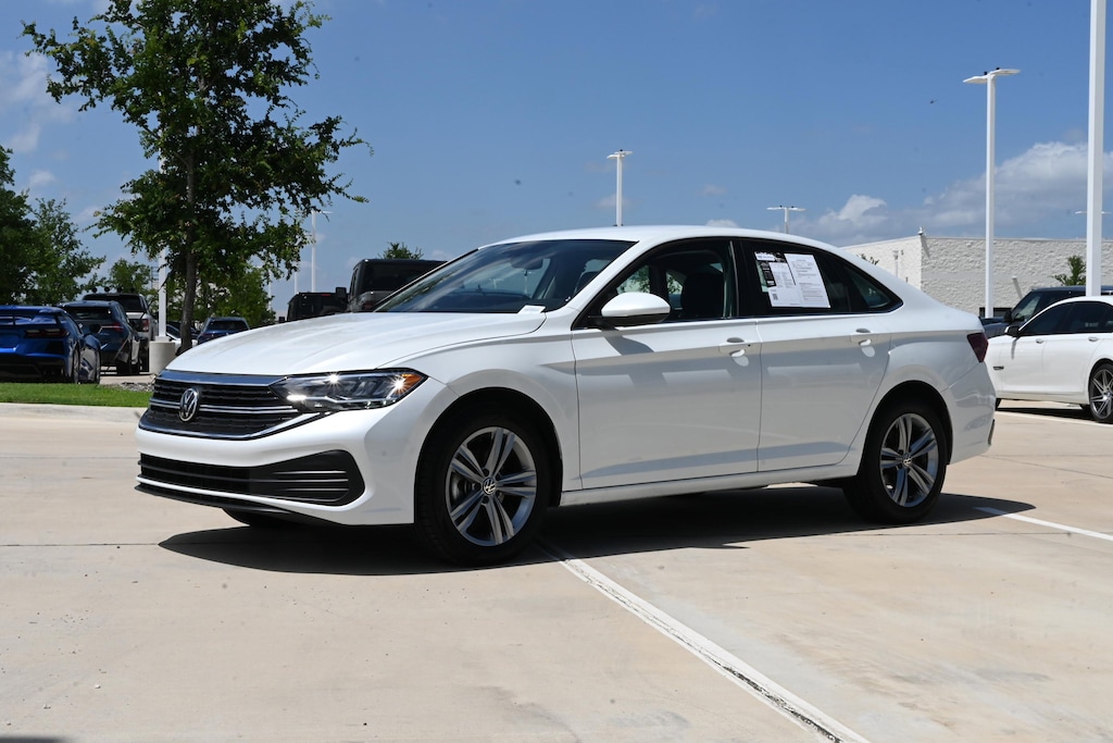 Used 2023 Volkswagen Jetta SE Sedan