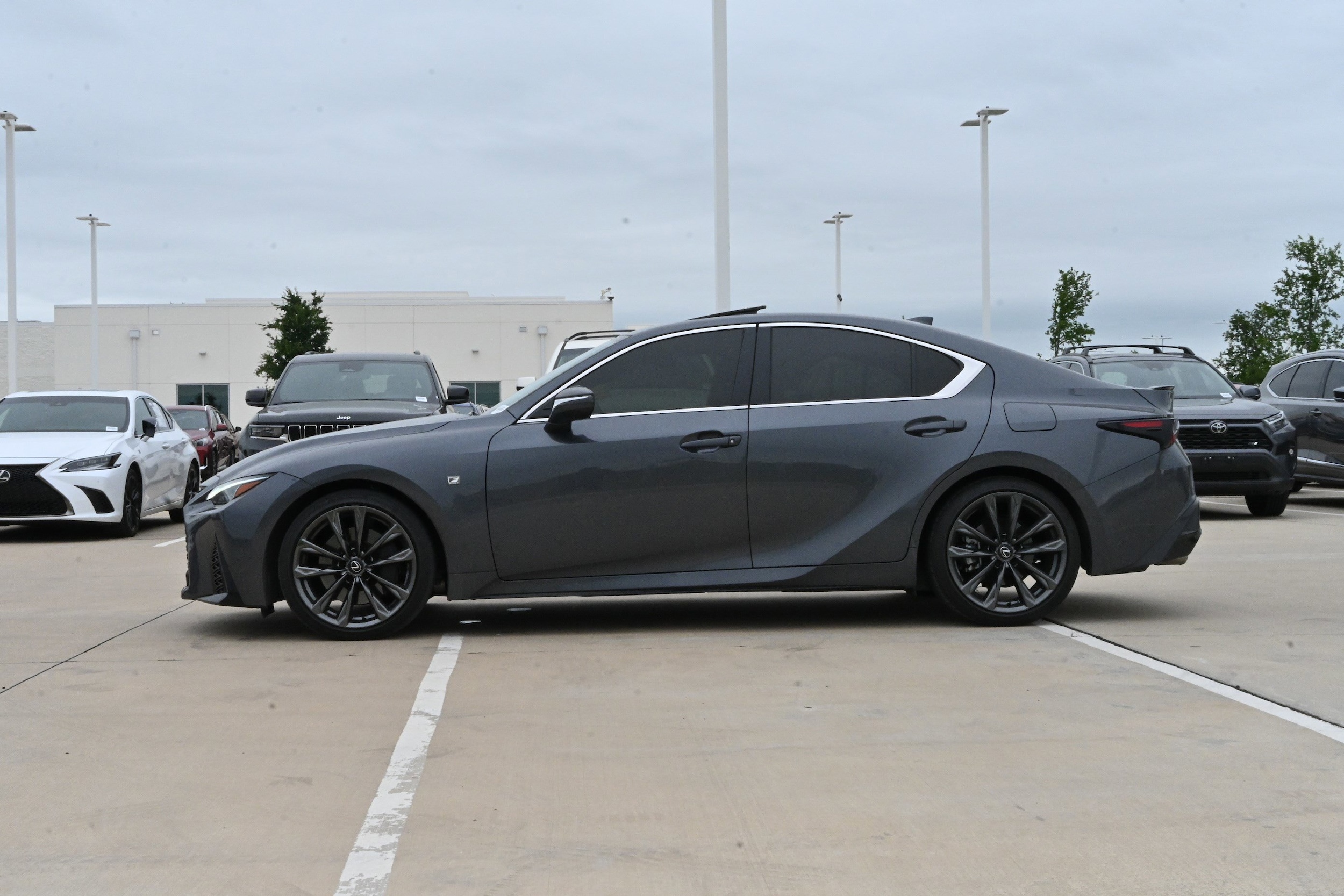 2023 LEXUS IS 350 F SPORT photo 4