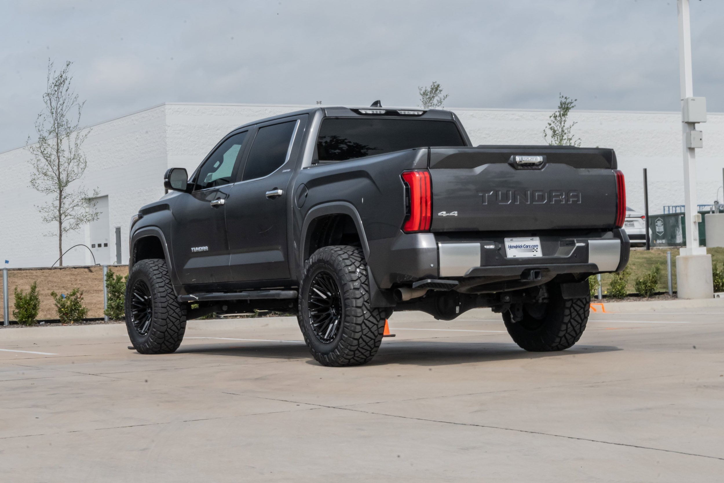 2024 Toyota Tundra 4WD Limited CrewMax photo 4