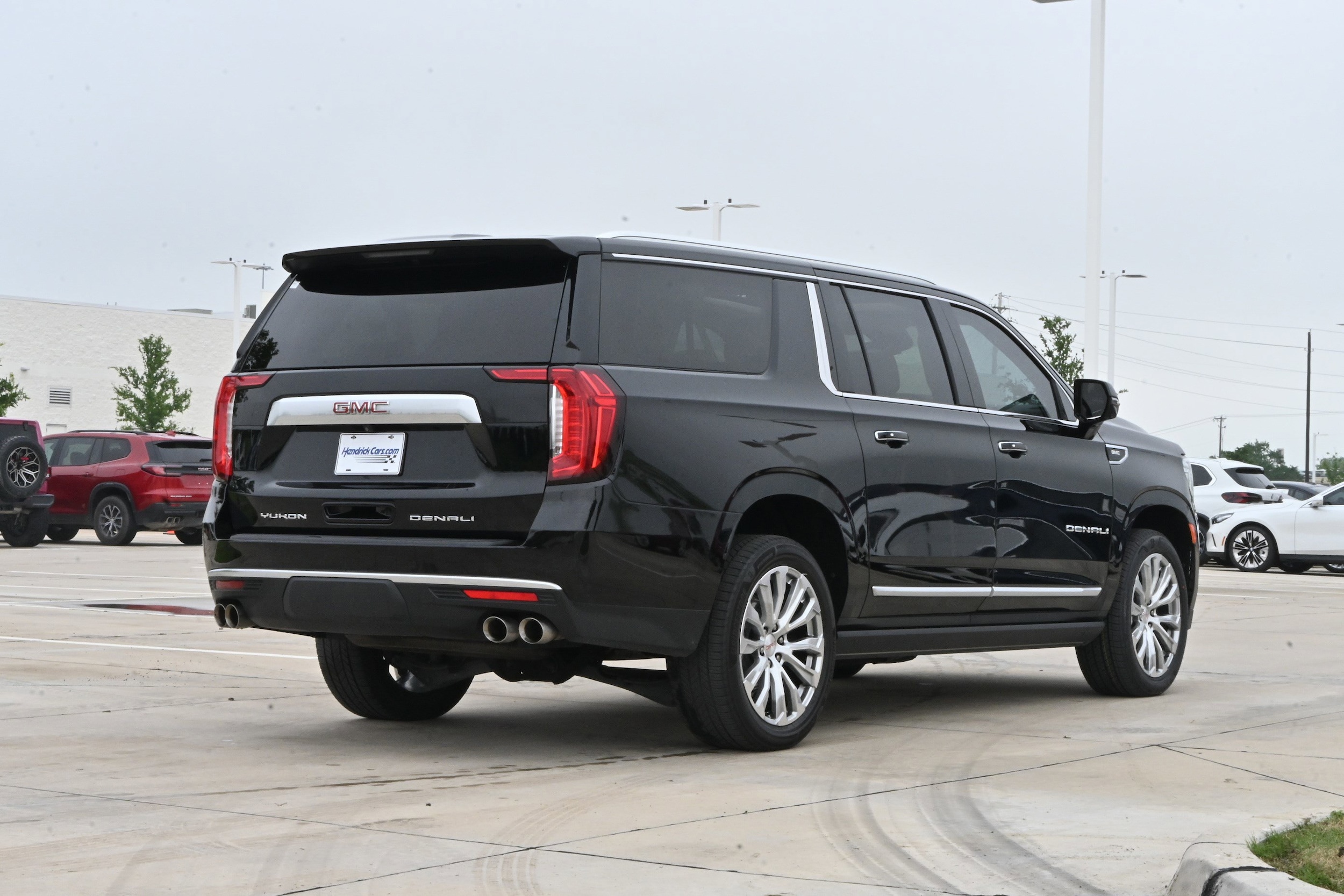 2023 GMC Yukon XL Denali 4WD photo 3
