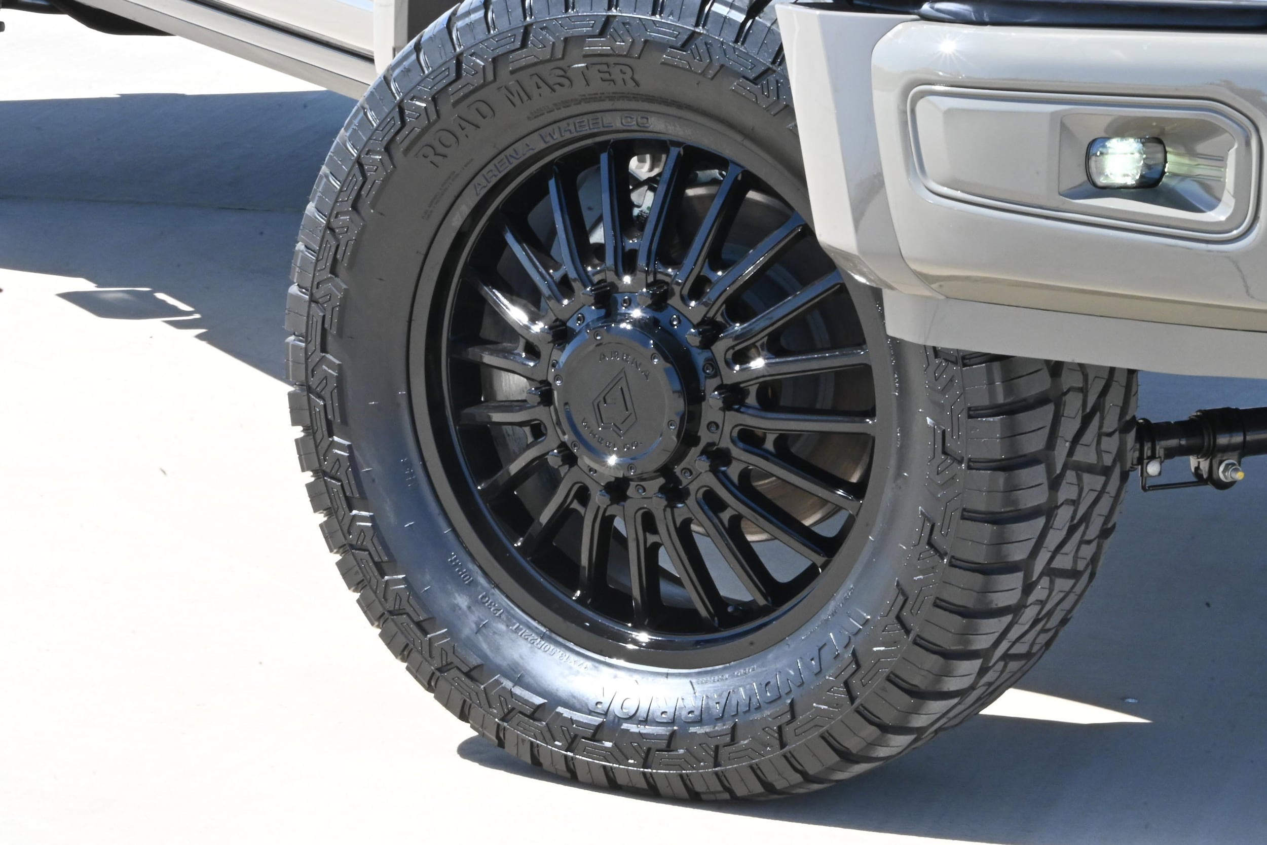 2026 Ford Super Duty F-450 DRW LARIAT 4WD Crew Cab photo 3