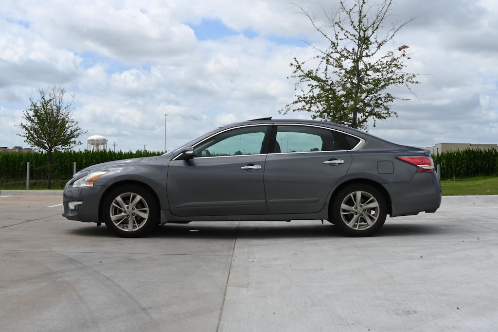 Used 2015 Nissan Altima 2.5 SV Sedan