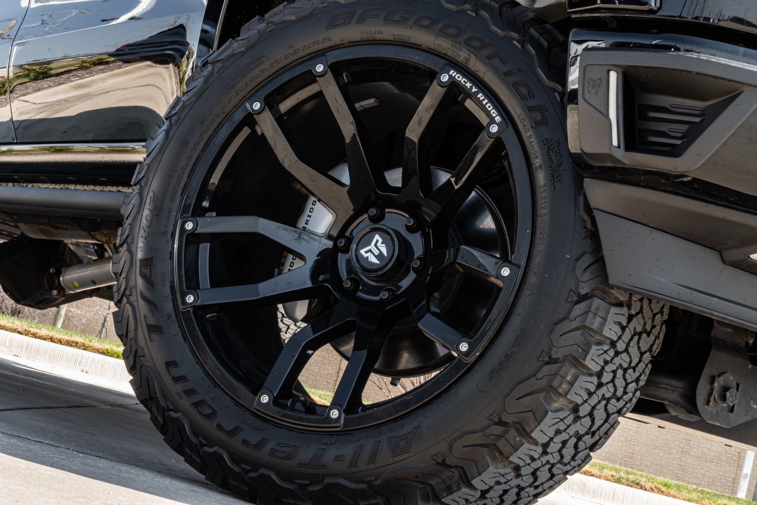 2024 Chevrolet Silverado 1500 RST 4WD Crew Cab photo 3