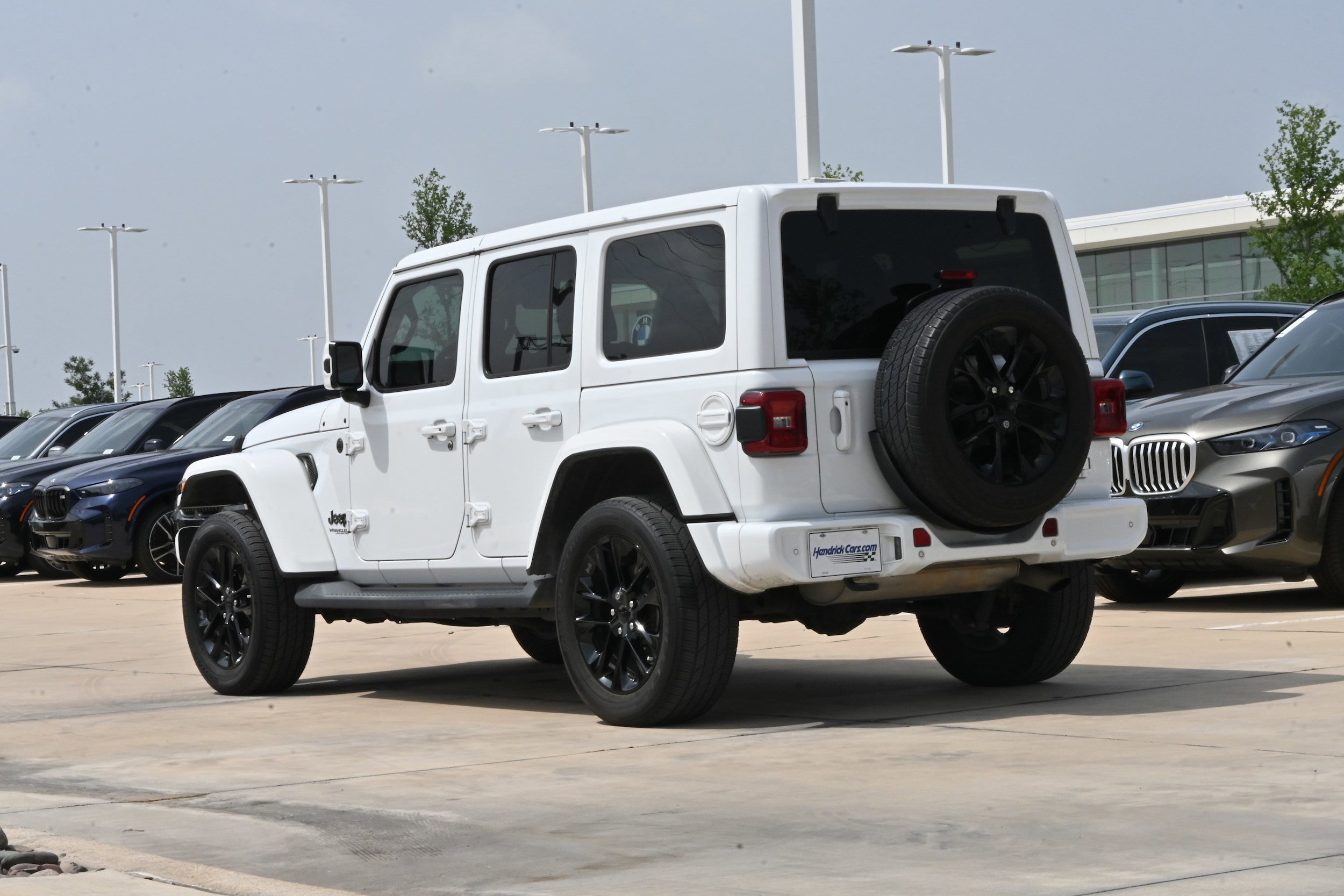 2020 Jeep Wrangler Unlimited Sahara High Altitude 4x4 photo 5