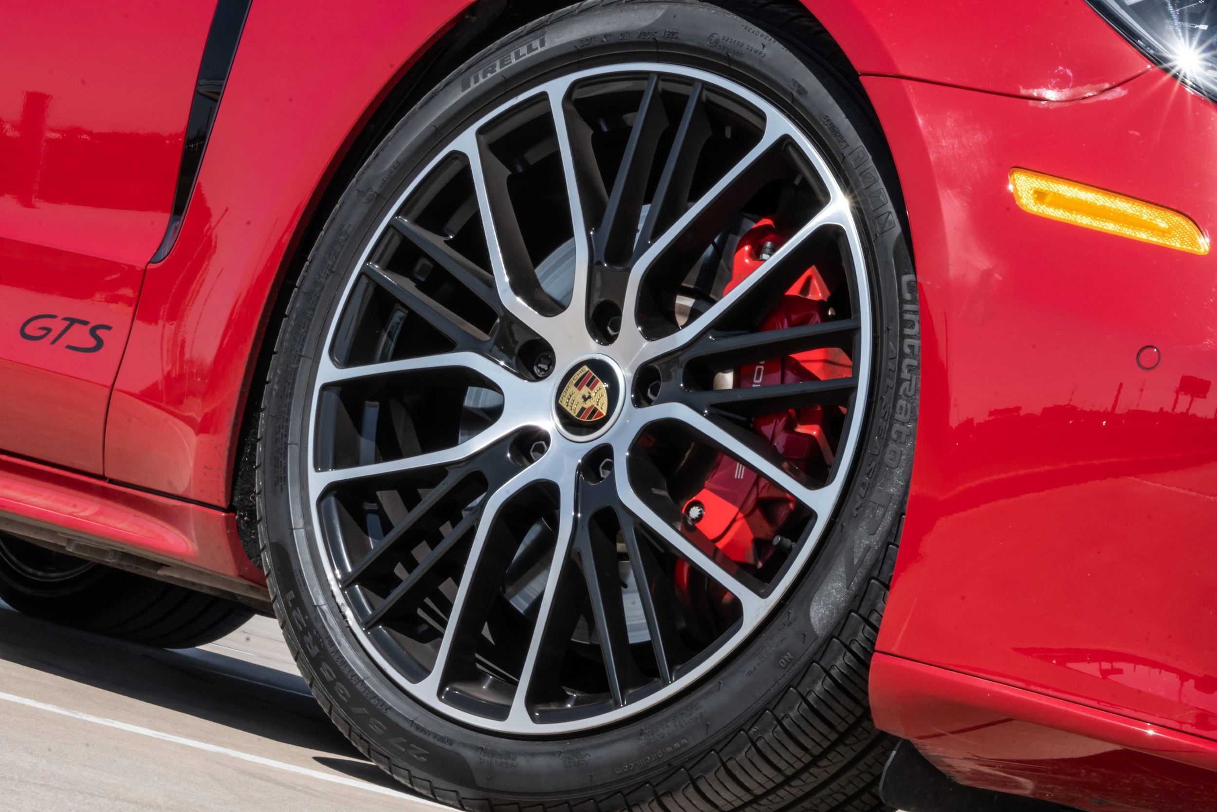 2023 Porsche Panamera GTS photo 3