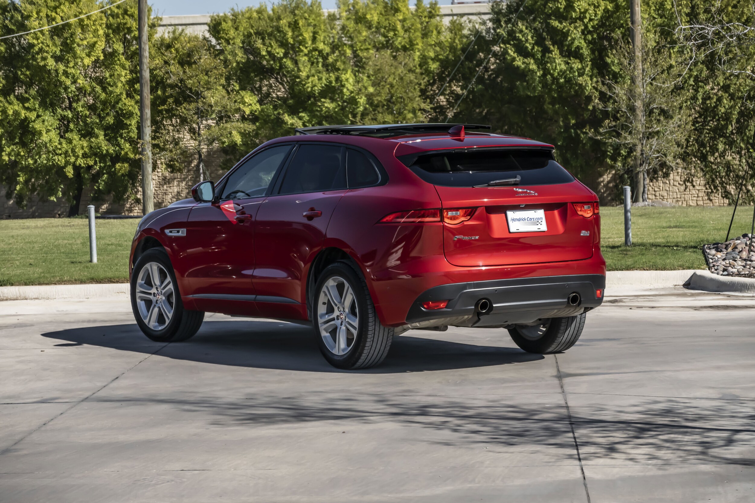 2018 Jaguar F-PACE R-Sport photo 2