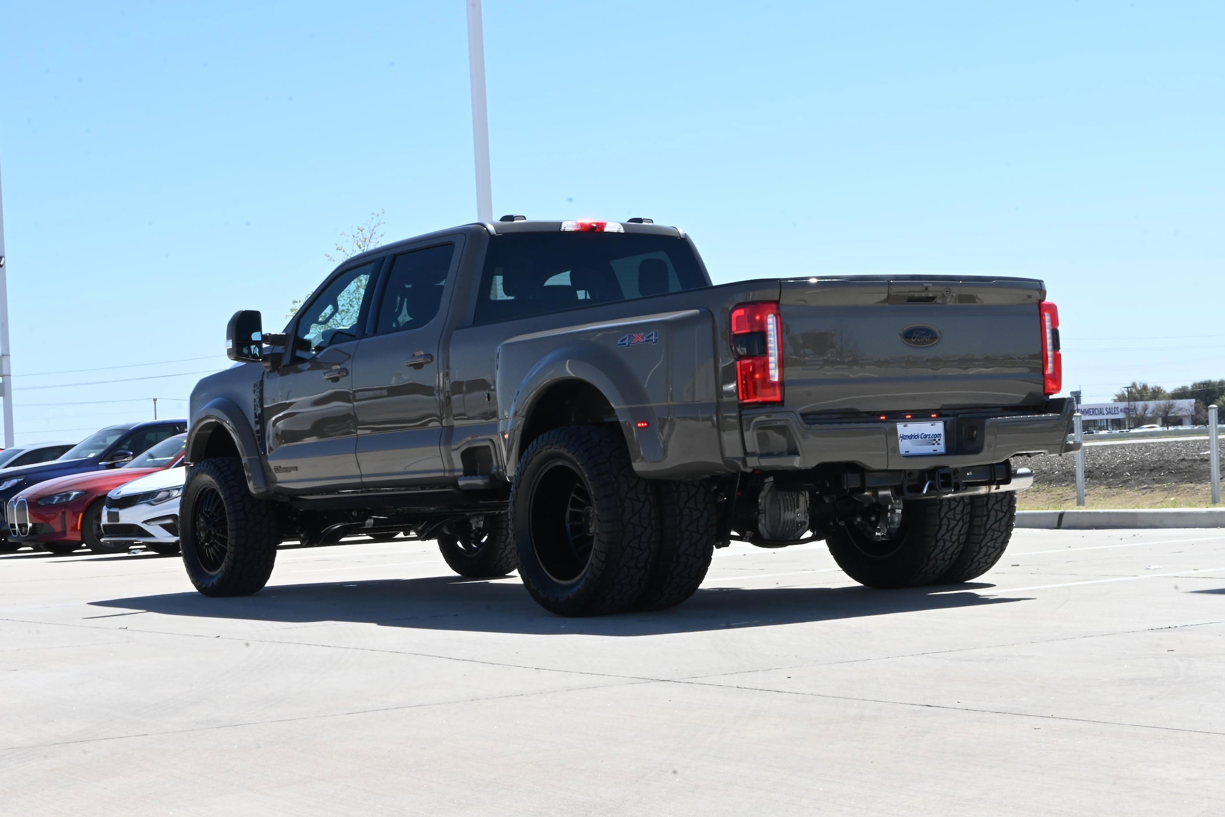 2026 Ford Super Duty F-450 DRW LARIAT 4WD Crew Cab photo 4