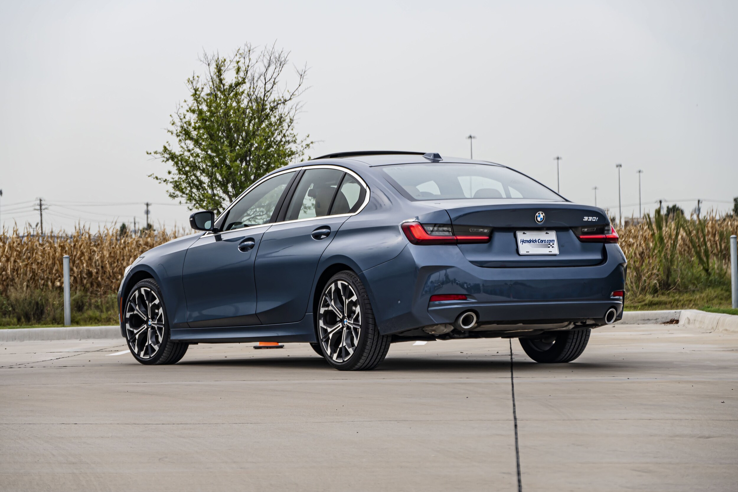 2025 Bmw 330i photo 2