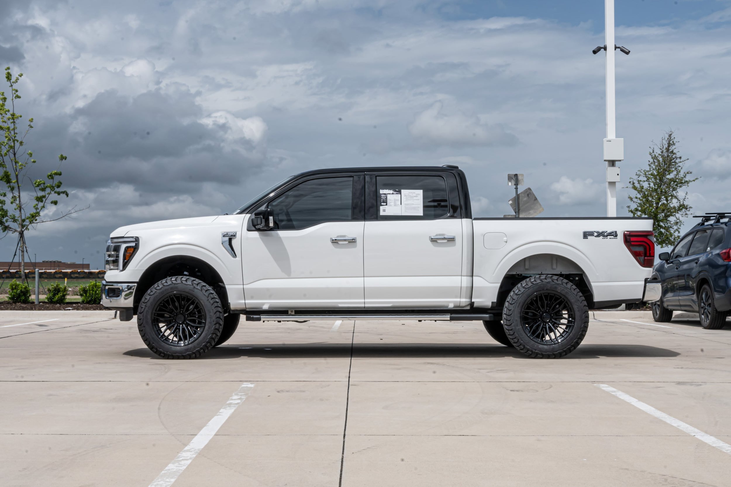 2025 Ford F-150 LARIAT 4WD SuperCrew photo 4