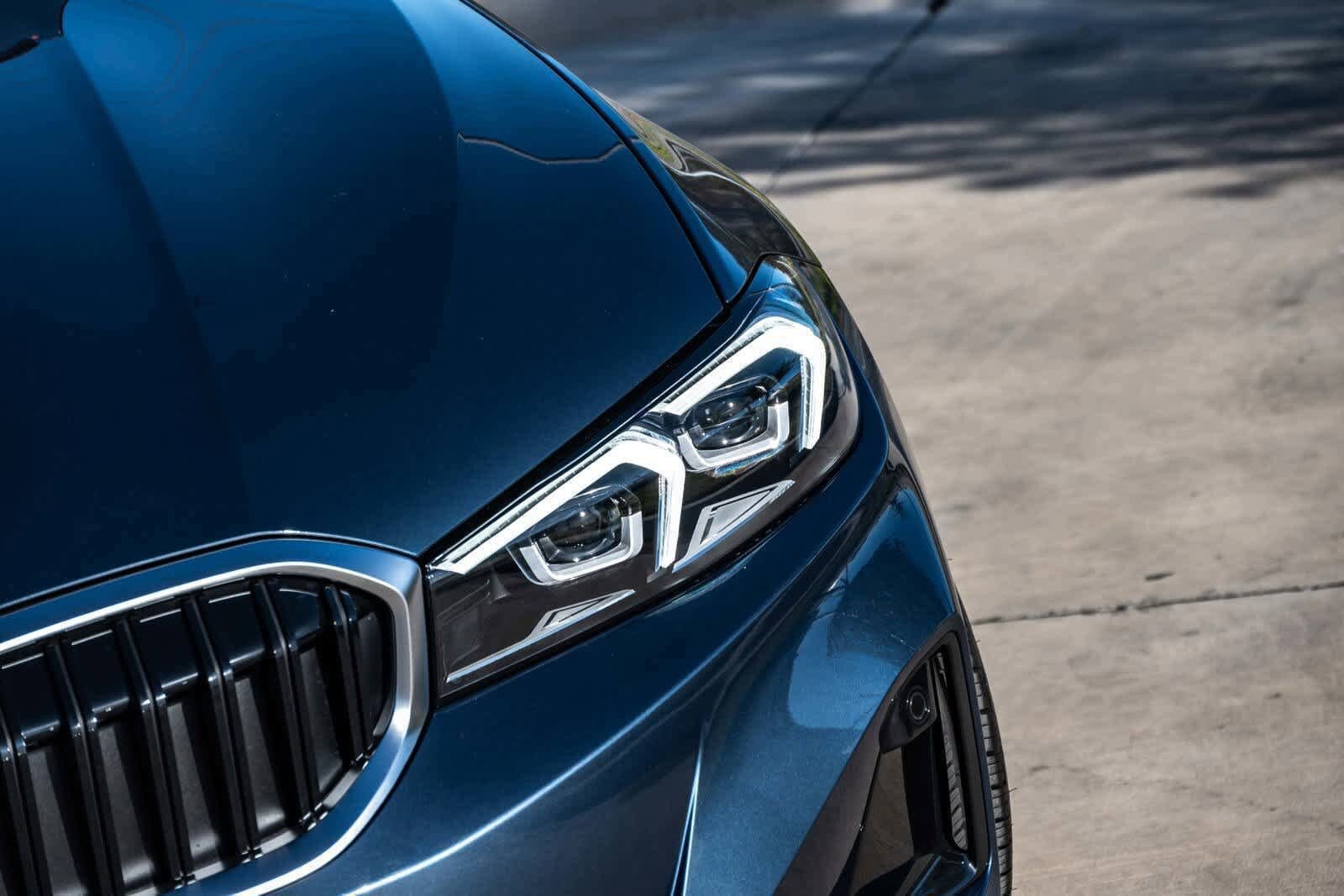 2025 BMW 3 Series 330i photo 6