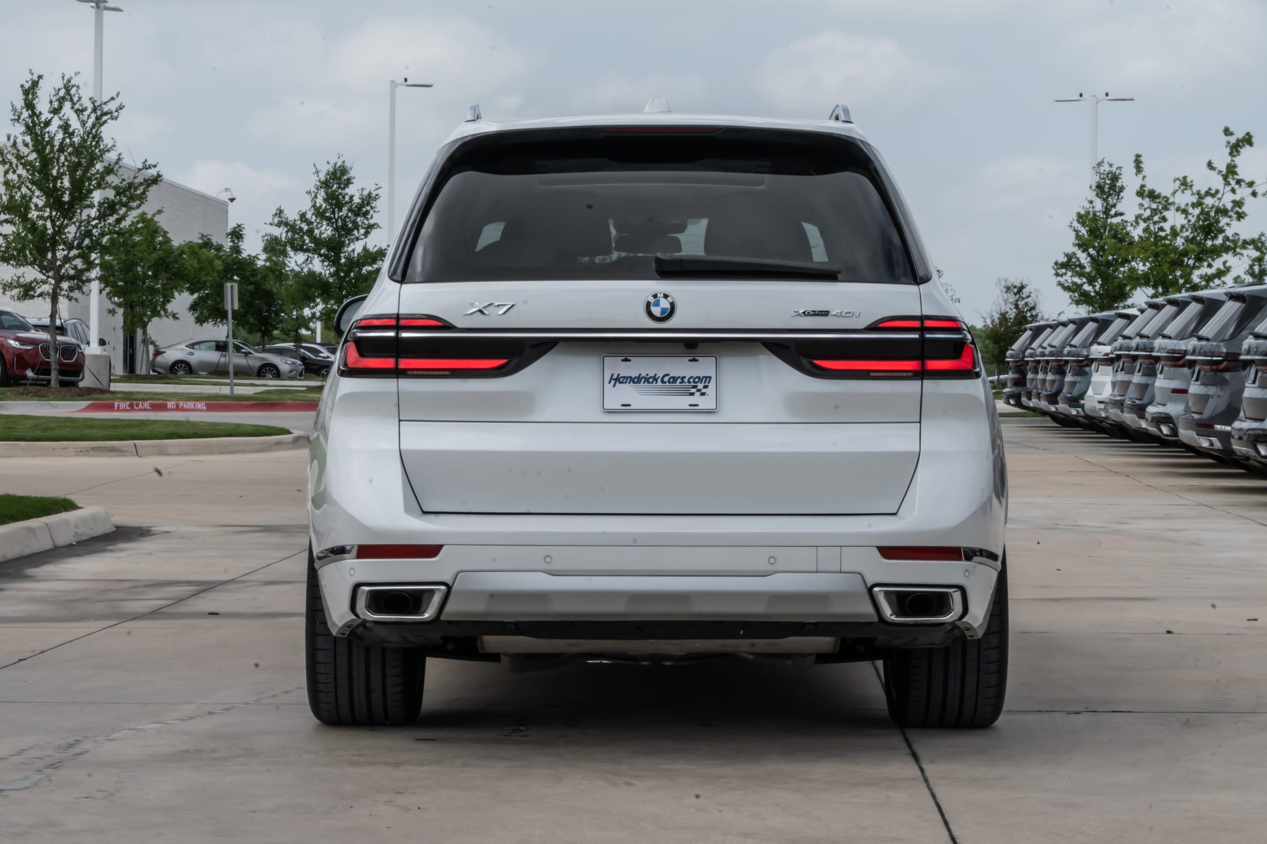 2025 BMW X7 xDrive40i photo 3