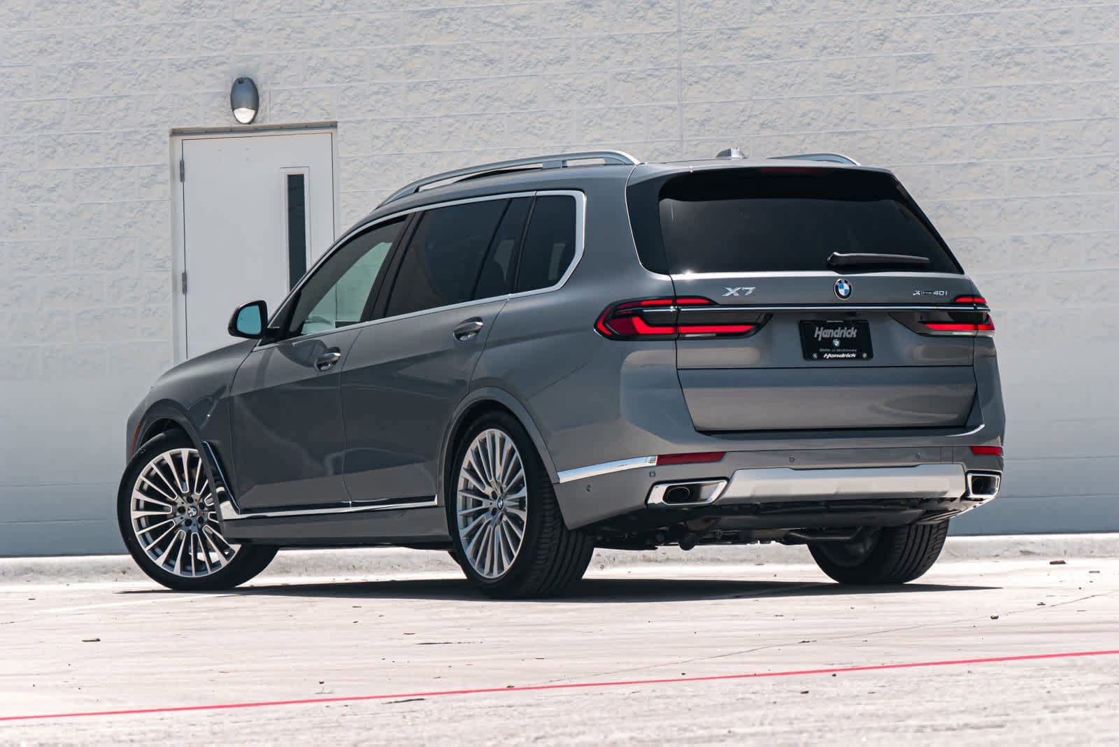 2025 BMW X7 xDrive40i photo 2