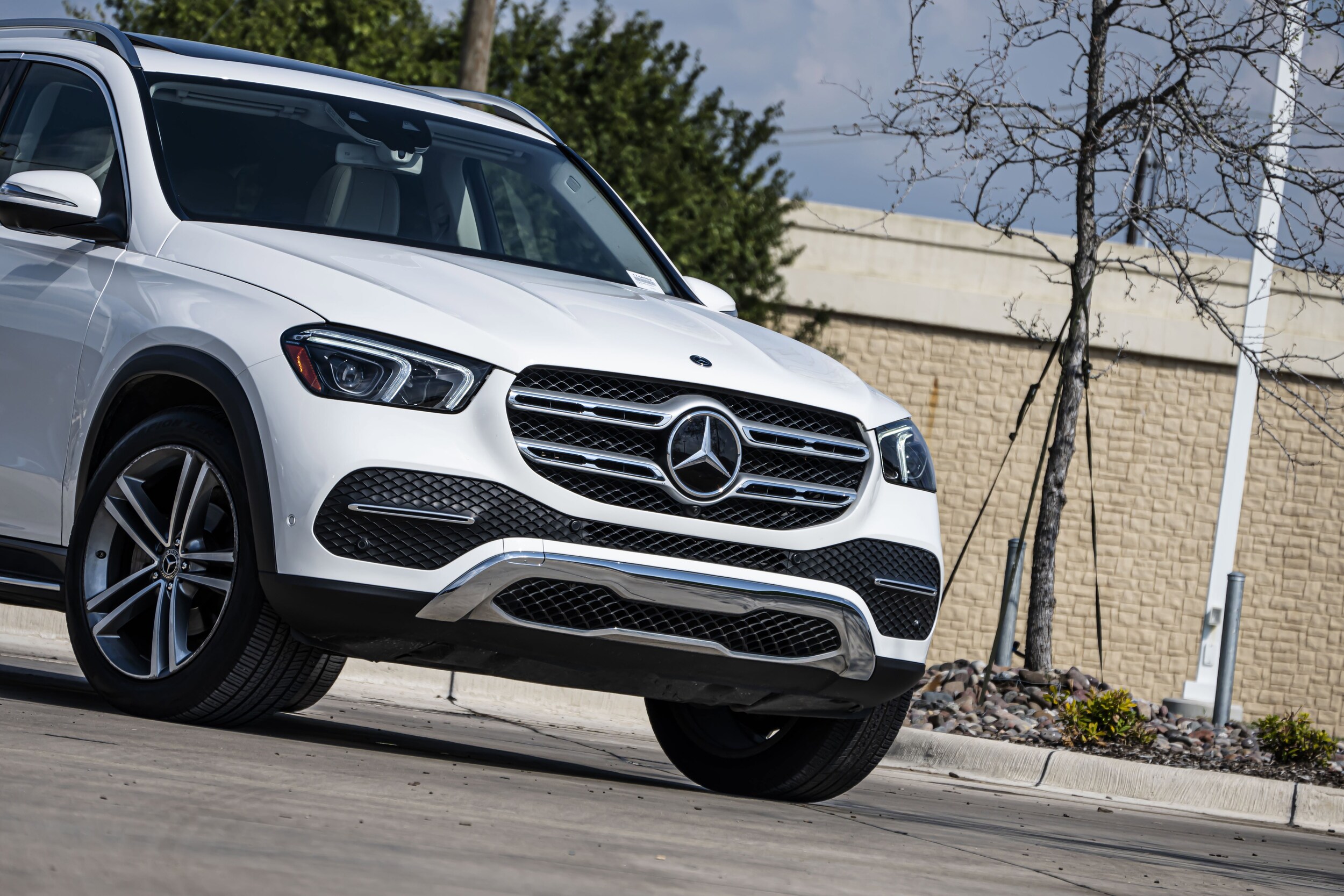 2020 Mercedes Benz GLE 350 photo 2