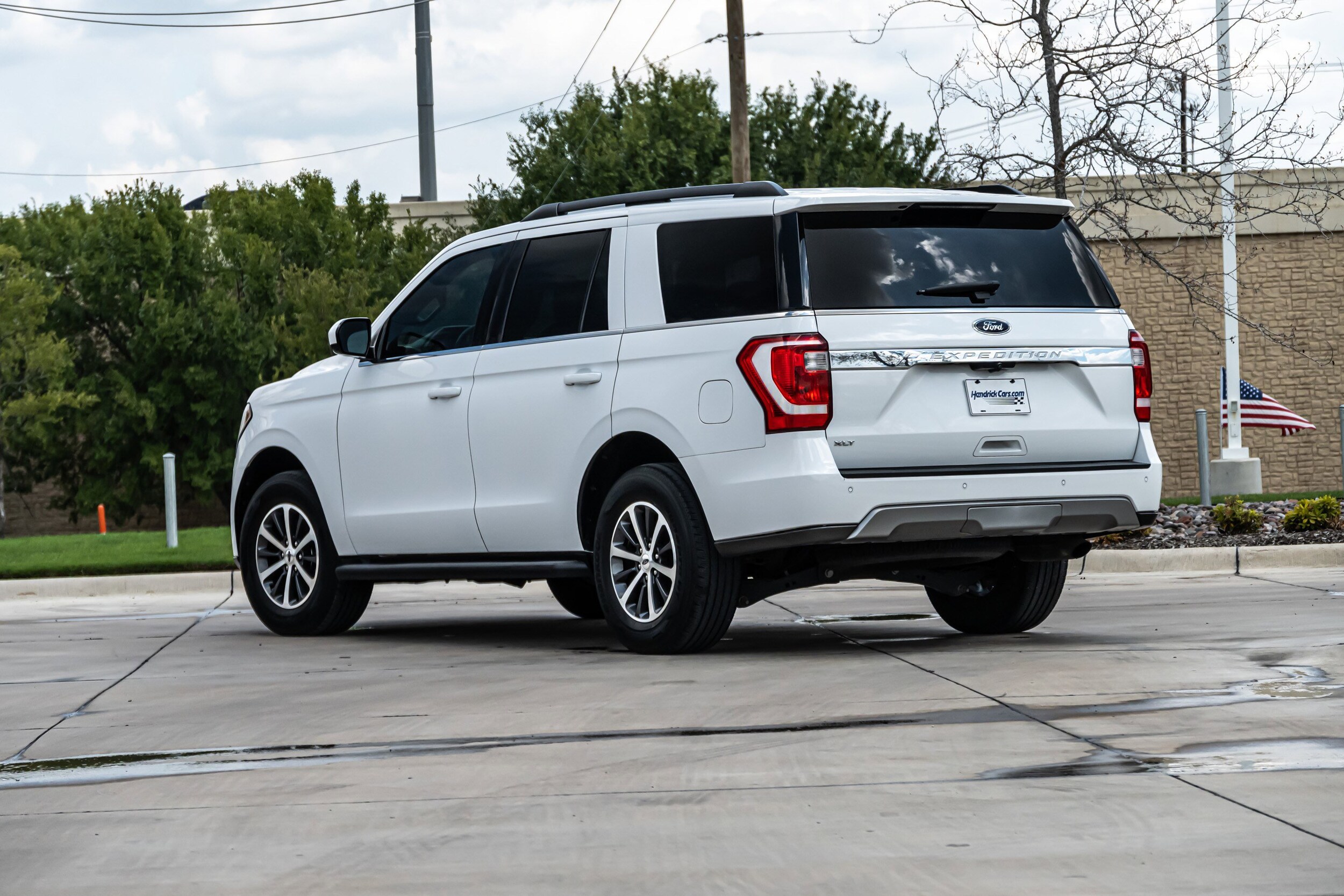 2021 Ford Expedition XLT photo 2