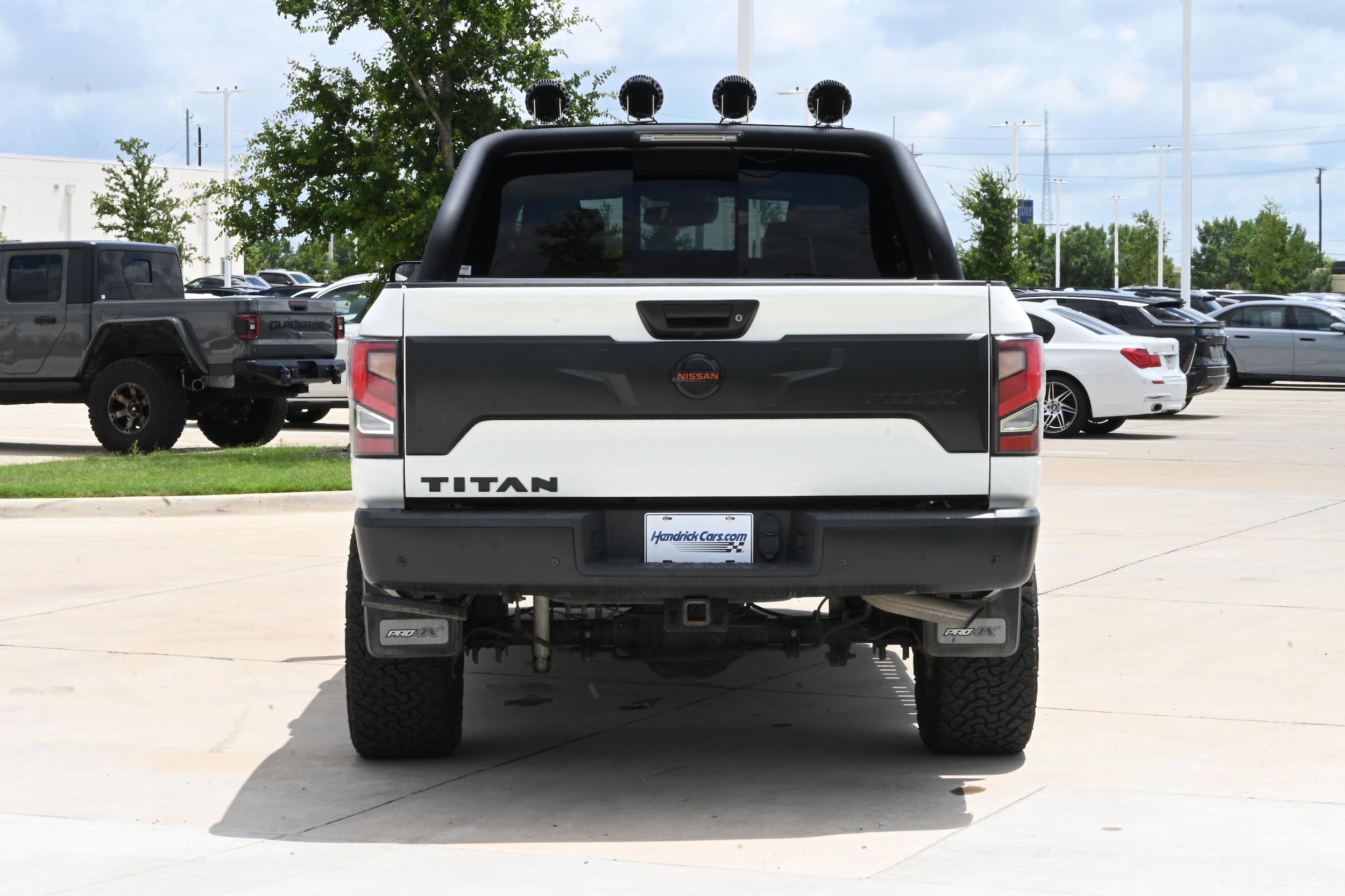 Nissan Titan PRO-4X 4x4 Crew Cab