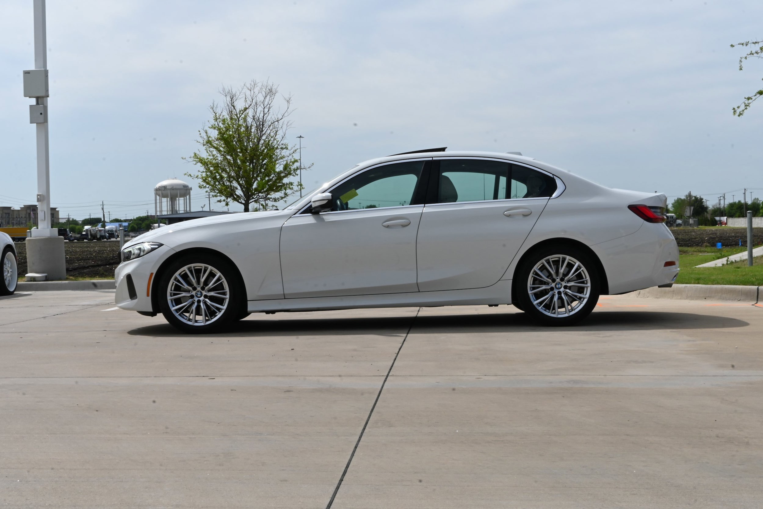 2024 BMW 3 Series 330i photo 5