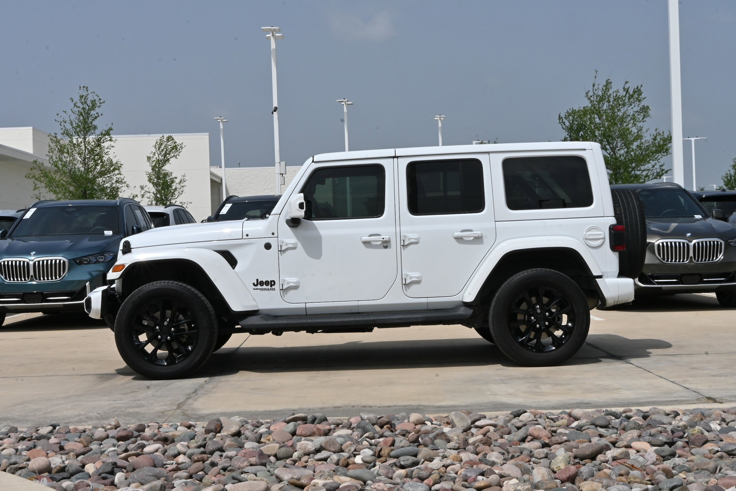 2020 Jeep Wrangler Unlimited Sahara High Altitude 4x4 photo 4