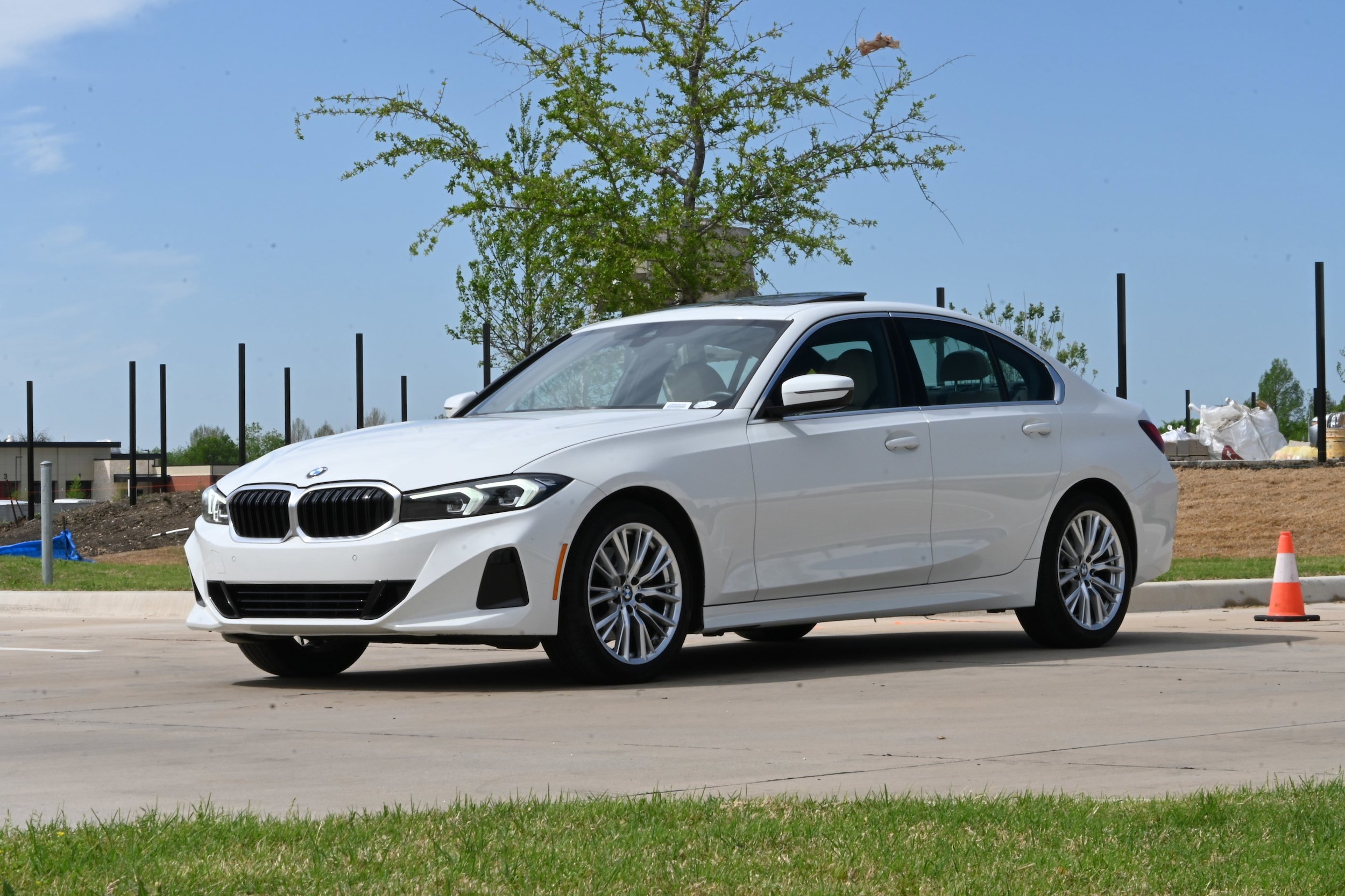 2024 BMW 3 Series 330i photo 4
