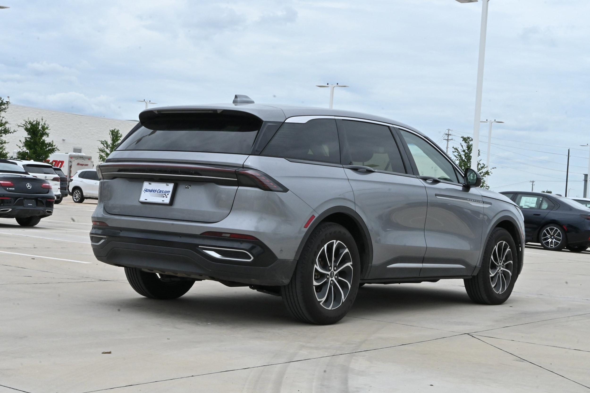 2024 Lincoln Nautilus Premiere AWD photo 3