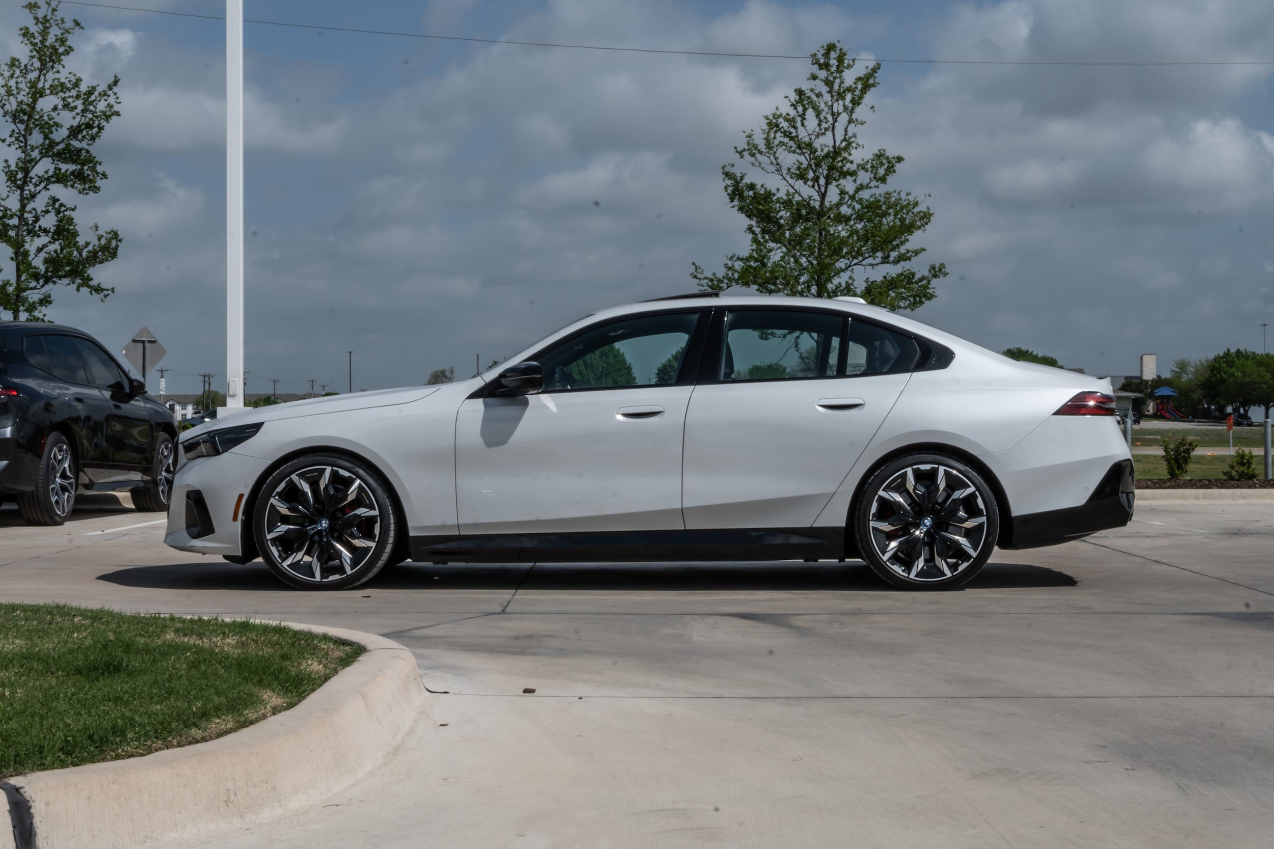 2024 BMW i5 M60 photo 5