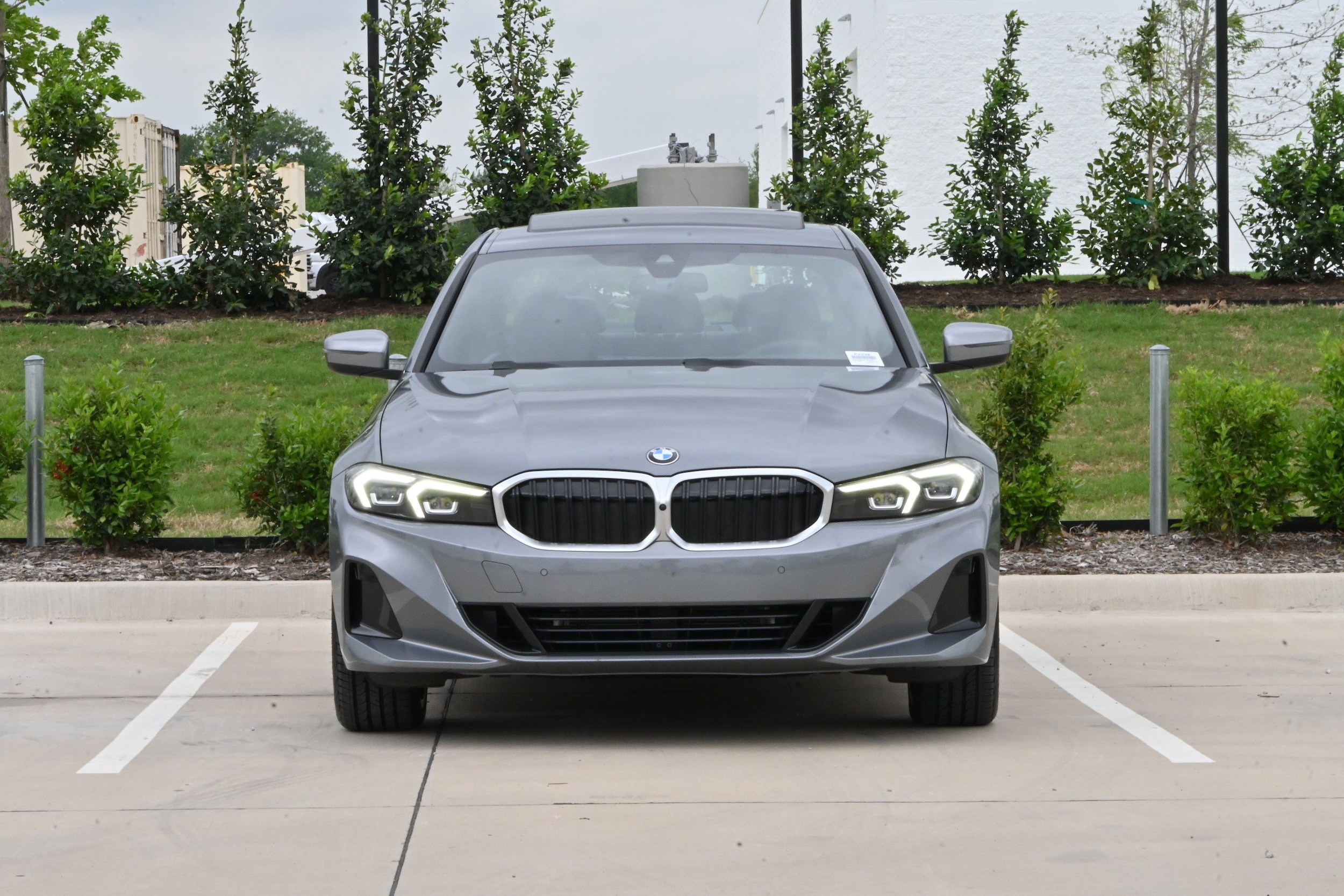 2025 BMW 3 Series 330i photo 2