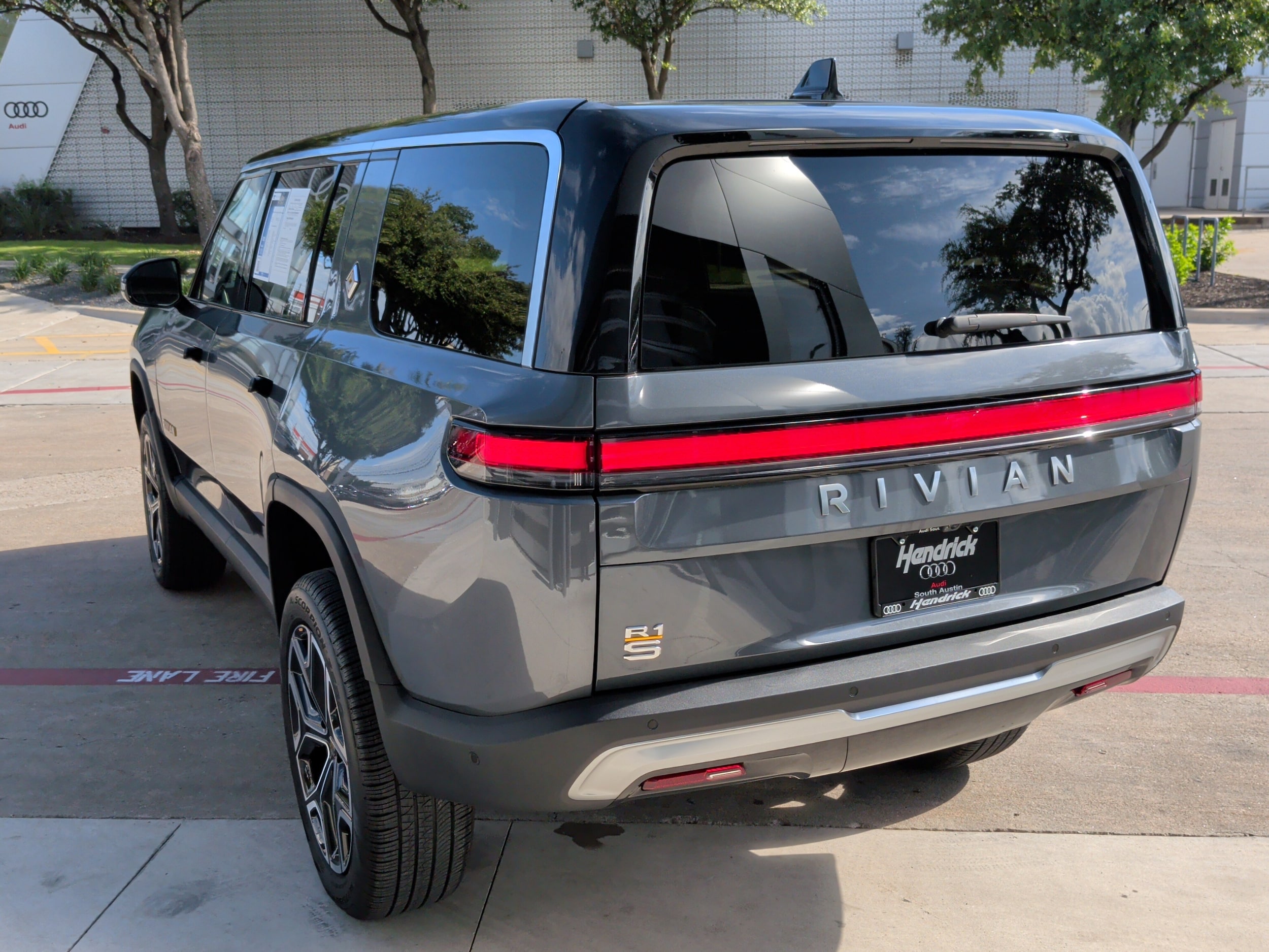 2024 Rivian R1S Adventure Quad-Motor Large Pack