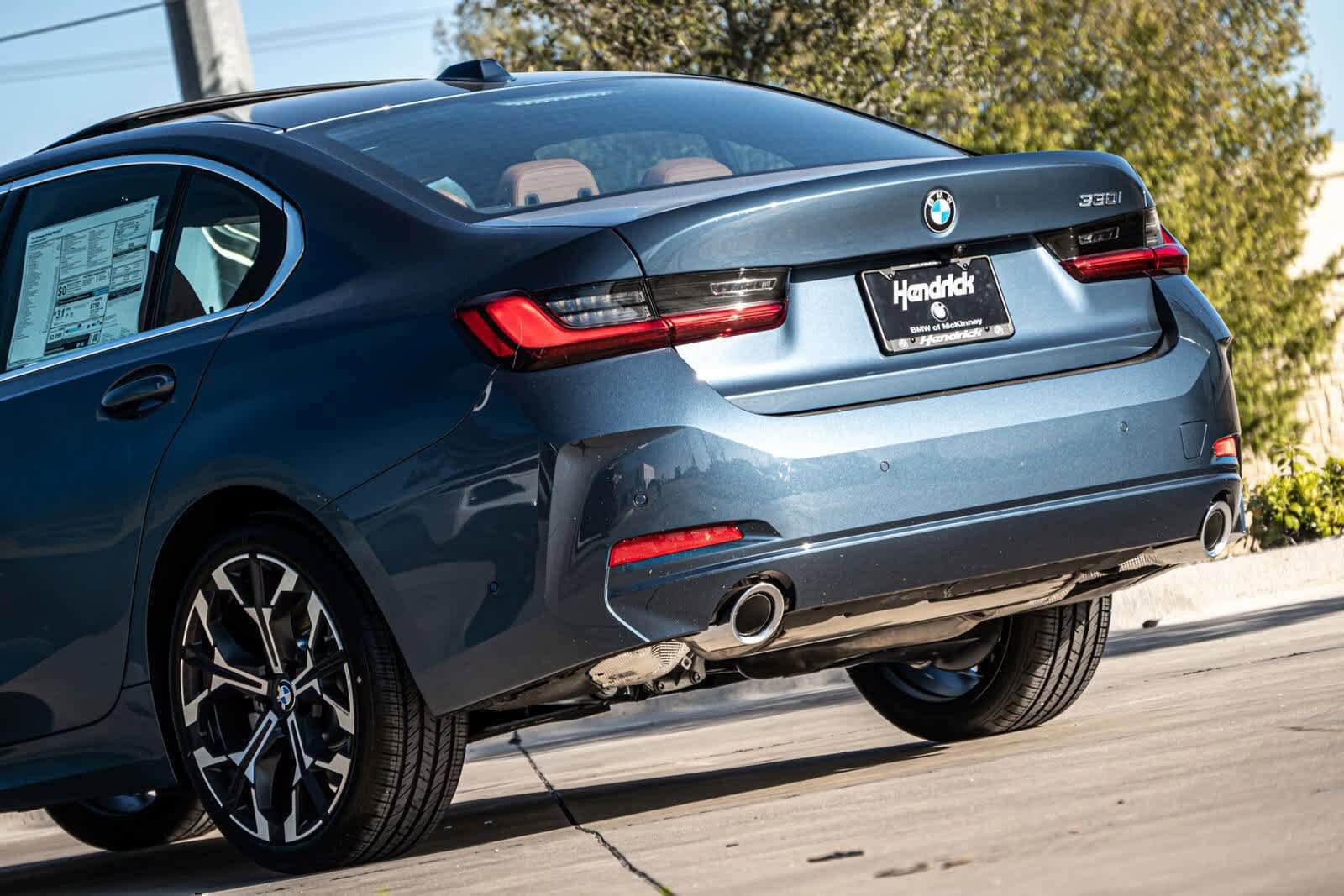 2025 BMW 3 Series 330i photo 5