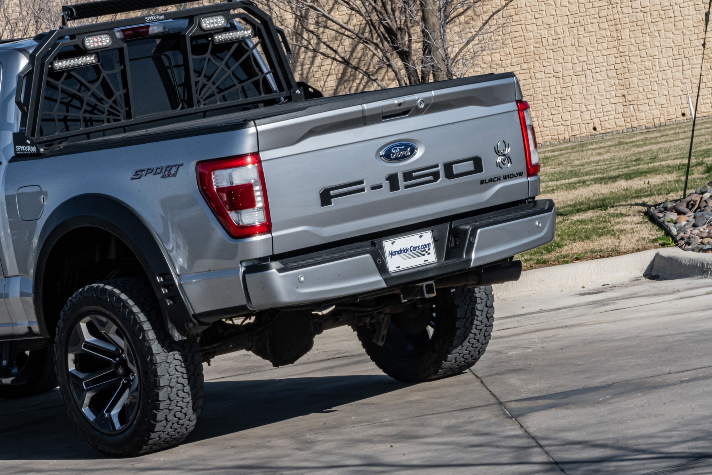 2022 Ford F-150 LARIAT 4WD SuperCrew photo 4