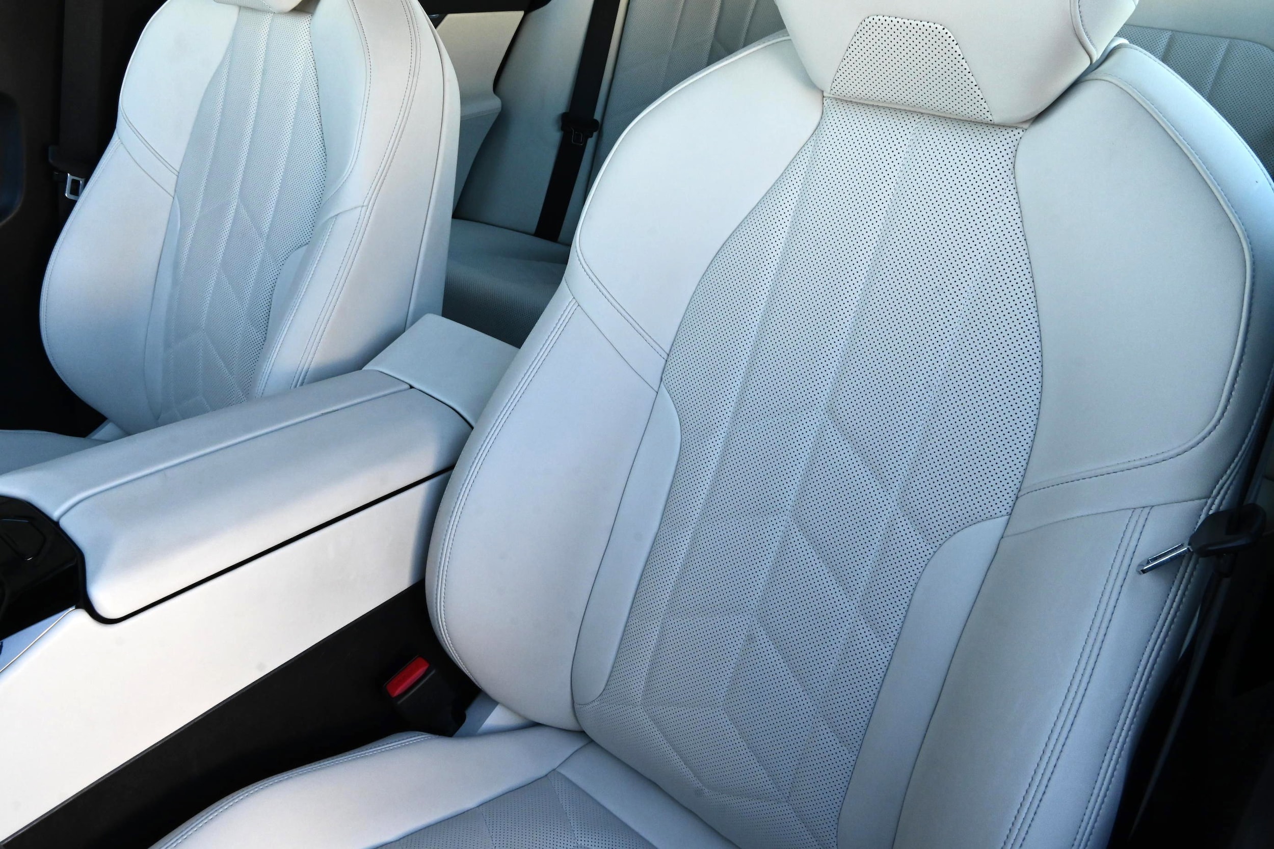 2024 BMW 5 Series 530i photo 3