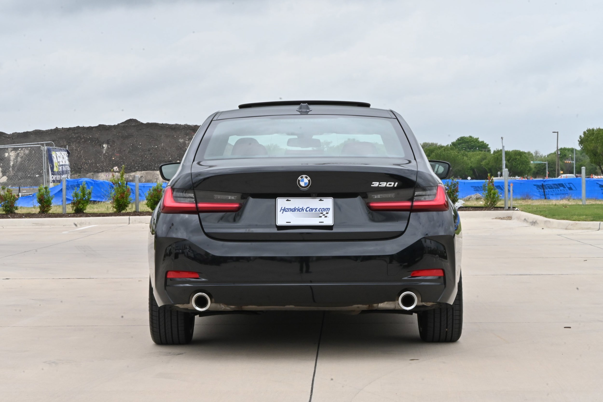 2025 BMW 3 Series 330i photo 3