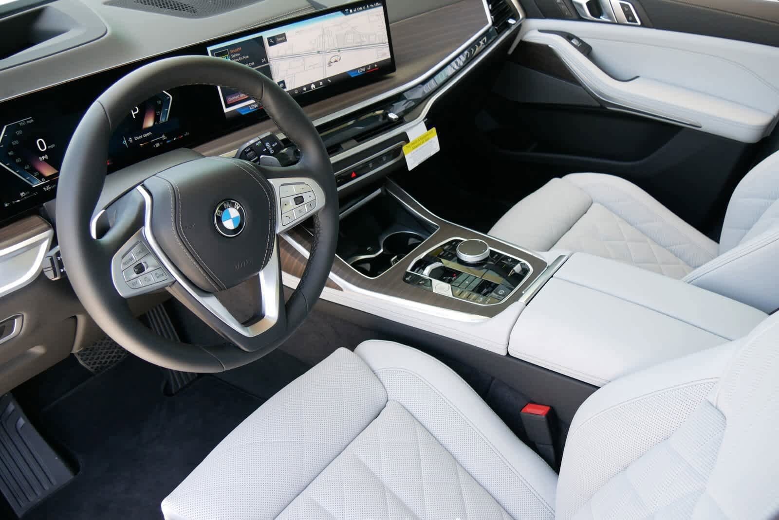 2025 BMW X7 xDrive40i photo 6