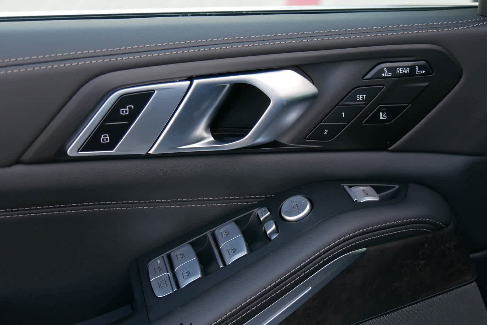 2025 BMW X7 xDrive40i photo 5