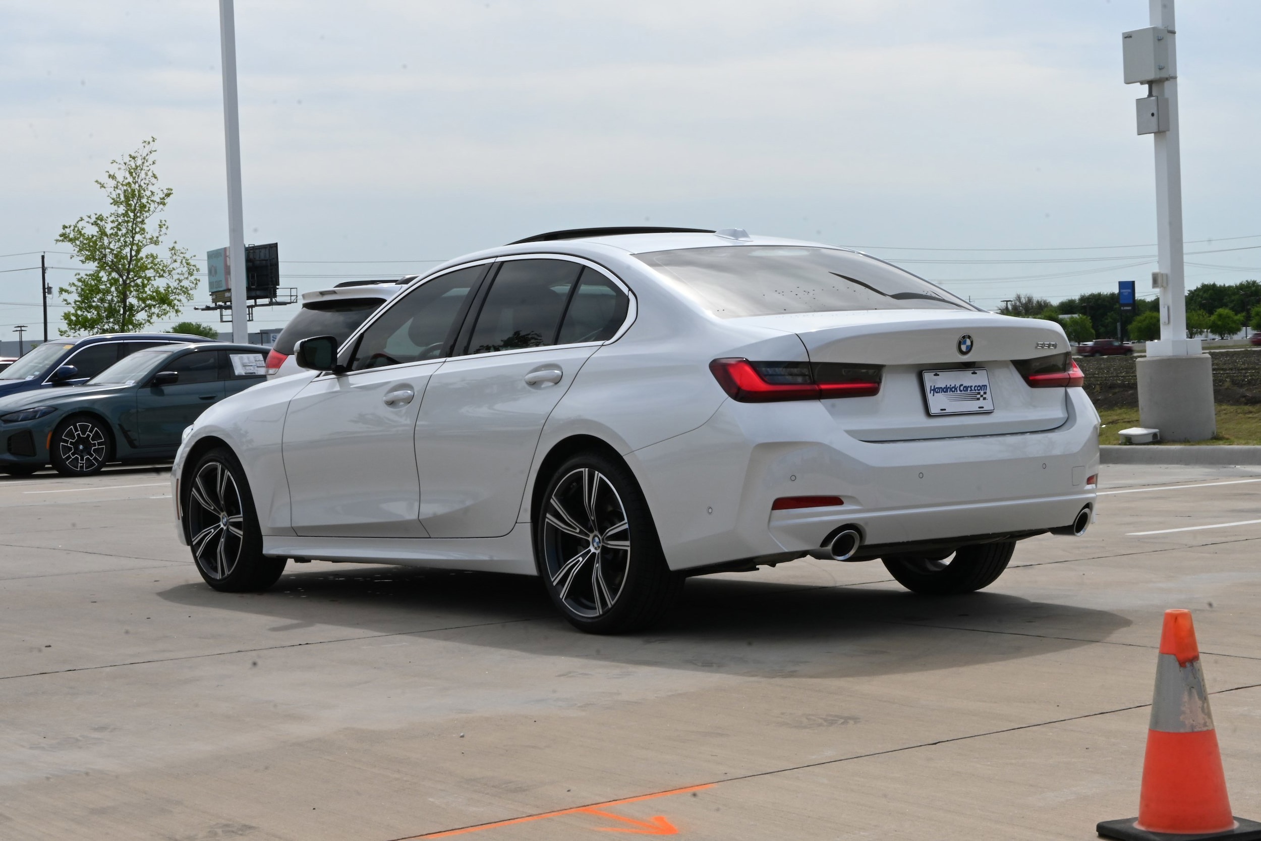 2024 BMW 3 Series 330i photo 6