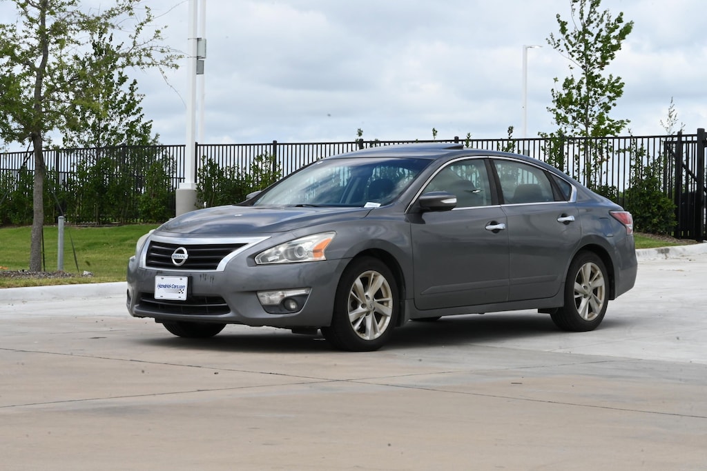 Used 2015 Nissan Altima 2.5 SV Sedan