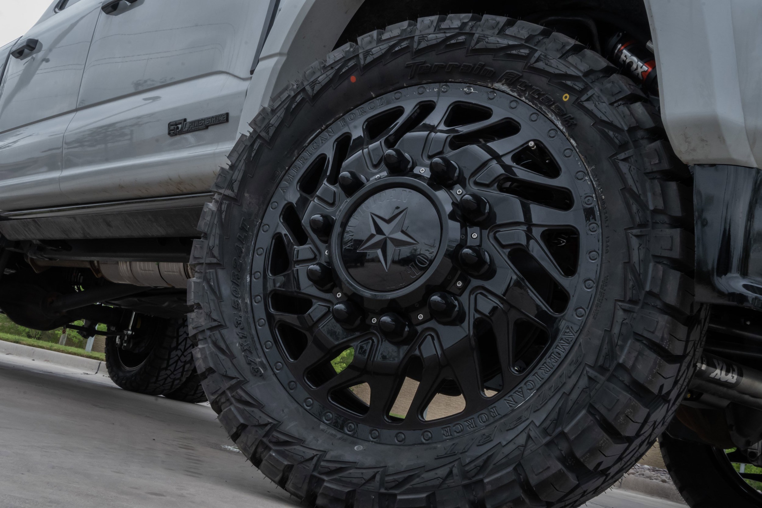 2026 Ford Super Duty F-450 DRW Platinum 4WD Crew Cab photo 3