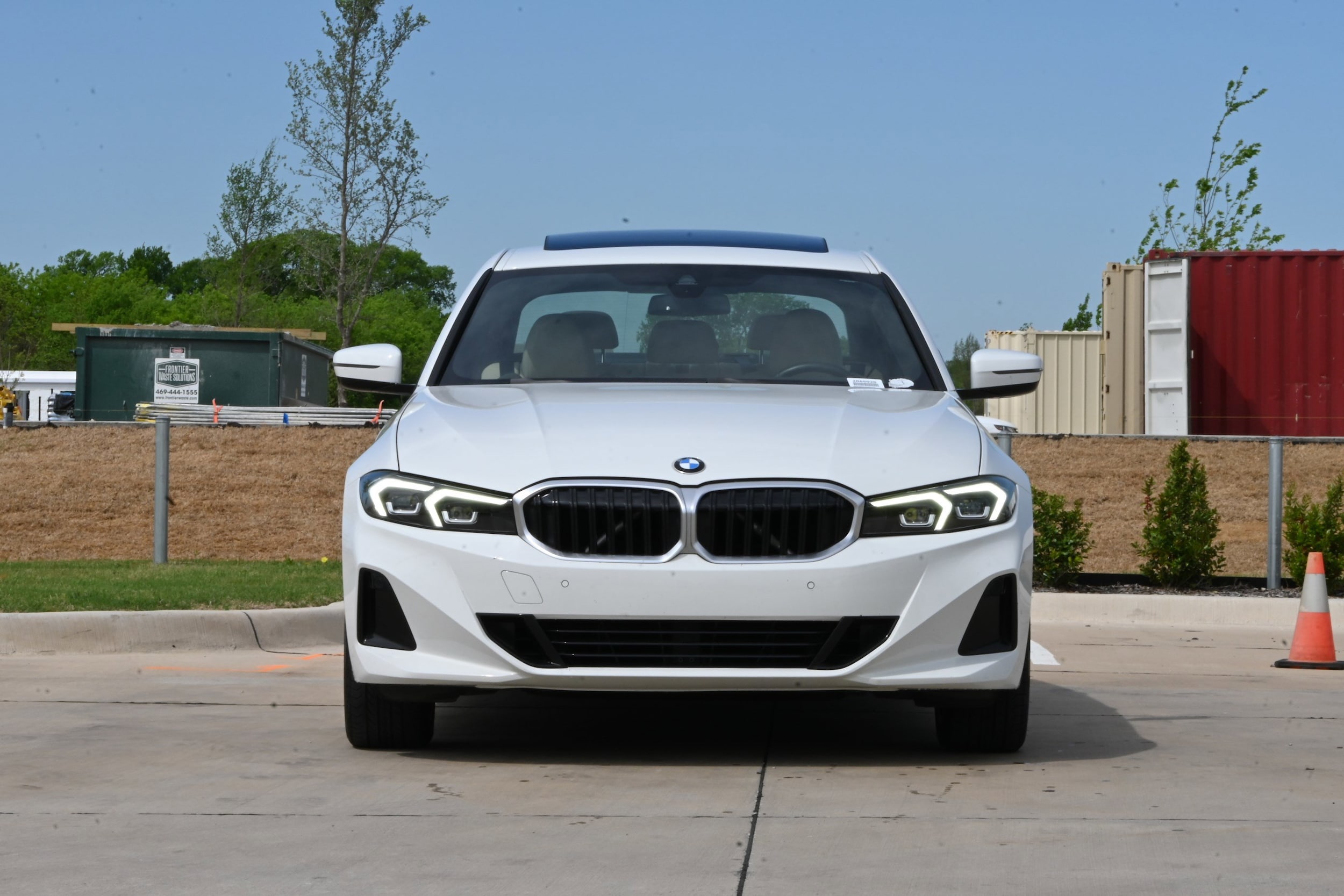 2024 BMW 3 Series 330i photo 2