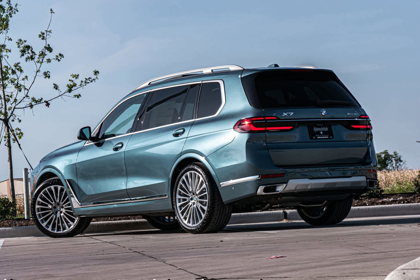 2025 BMW X7 xDrive40i photo 2