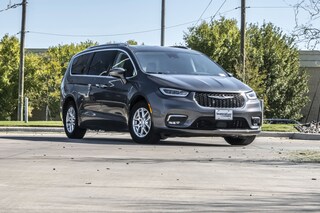 2021 Chrysler Pacifica Touring L Minivan