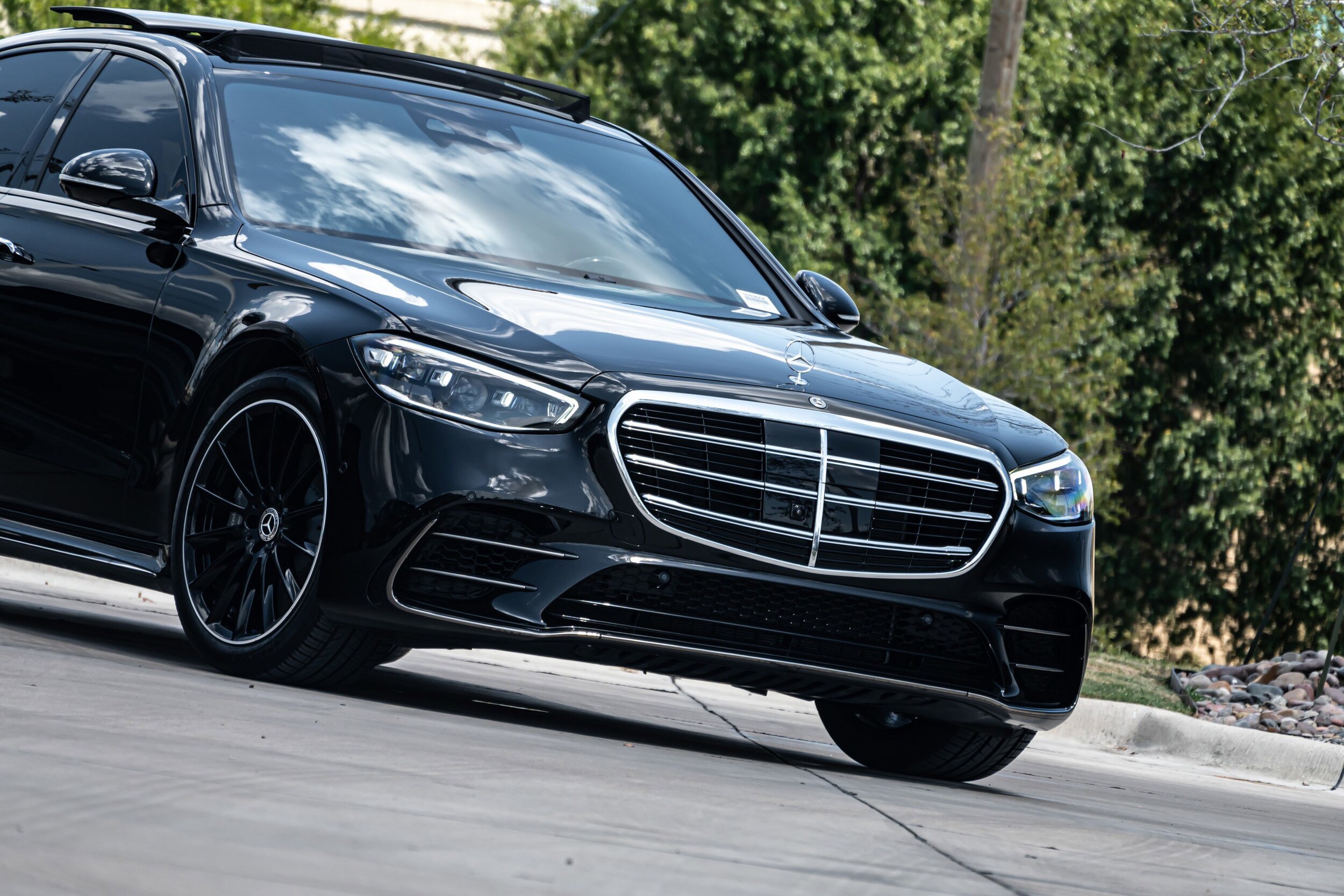 2025 Mercedes Benz S 580 4MATIC photo 3