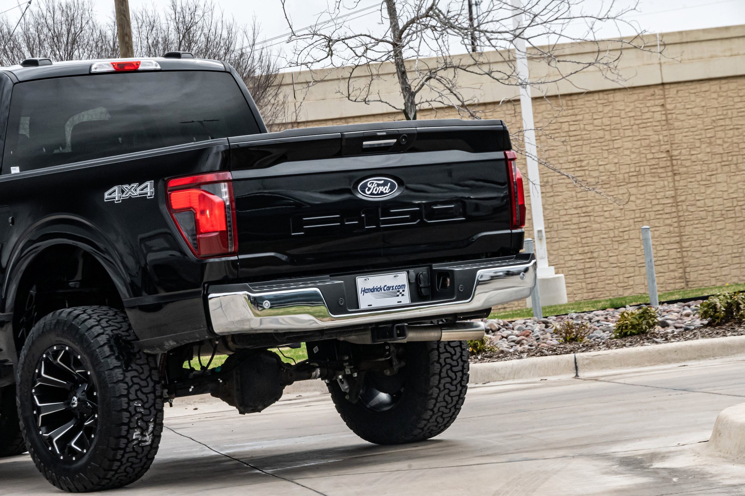 2024 Ford F-150 XLT 4WD SuperCrew photo 4