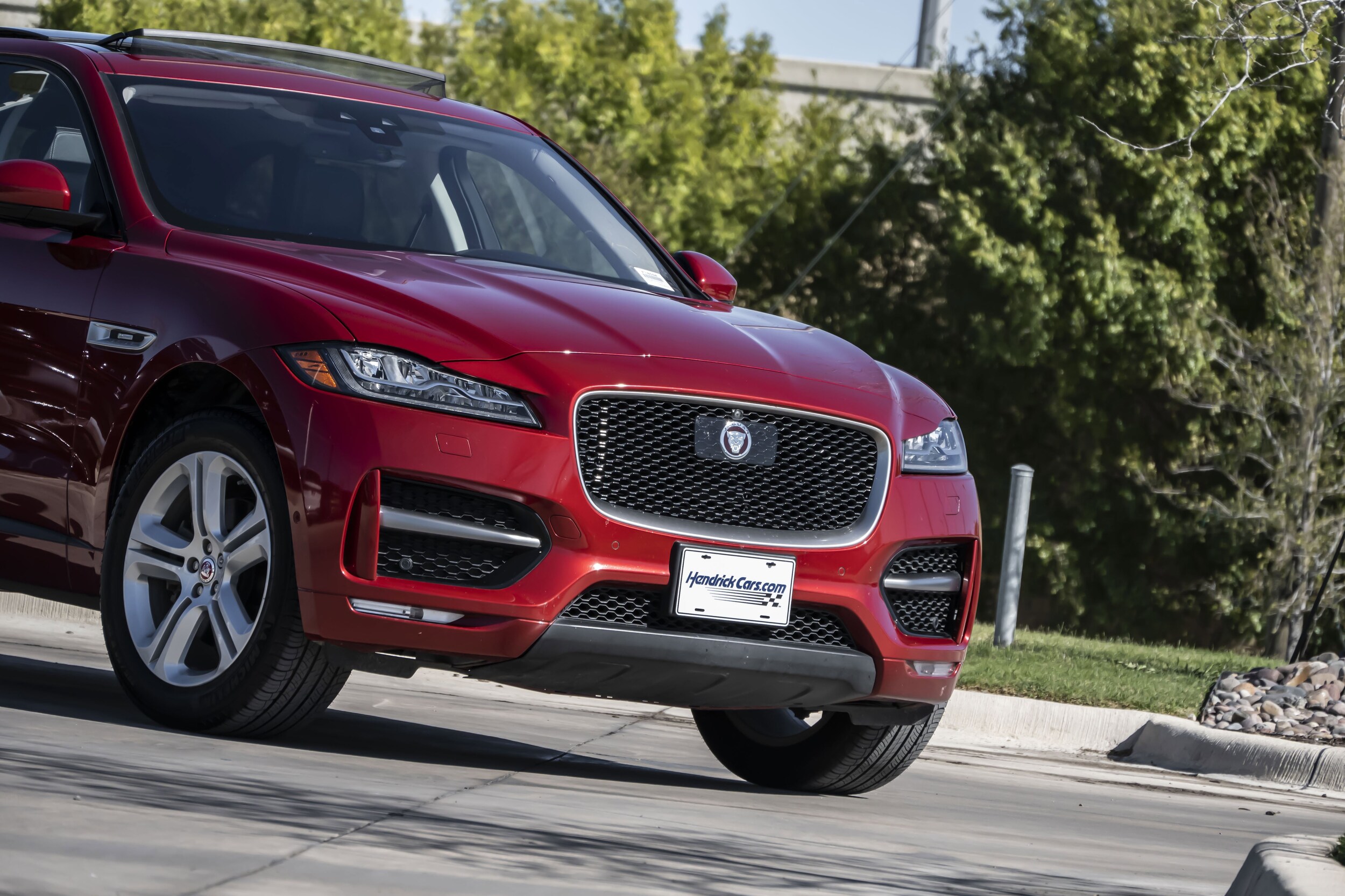 2018 Jaguar F-PACE R-Sport photo 3