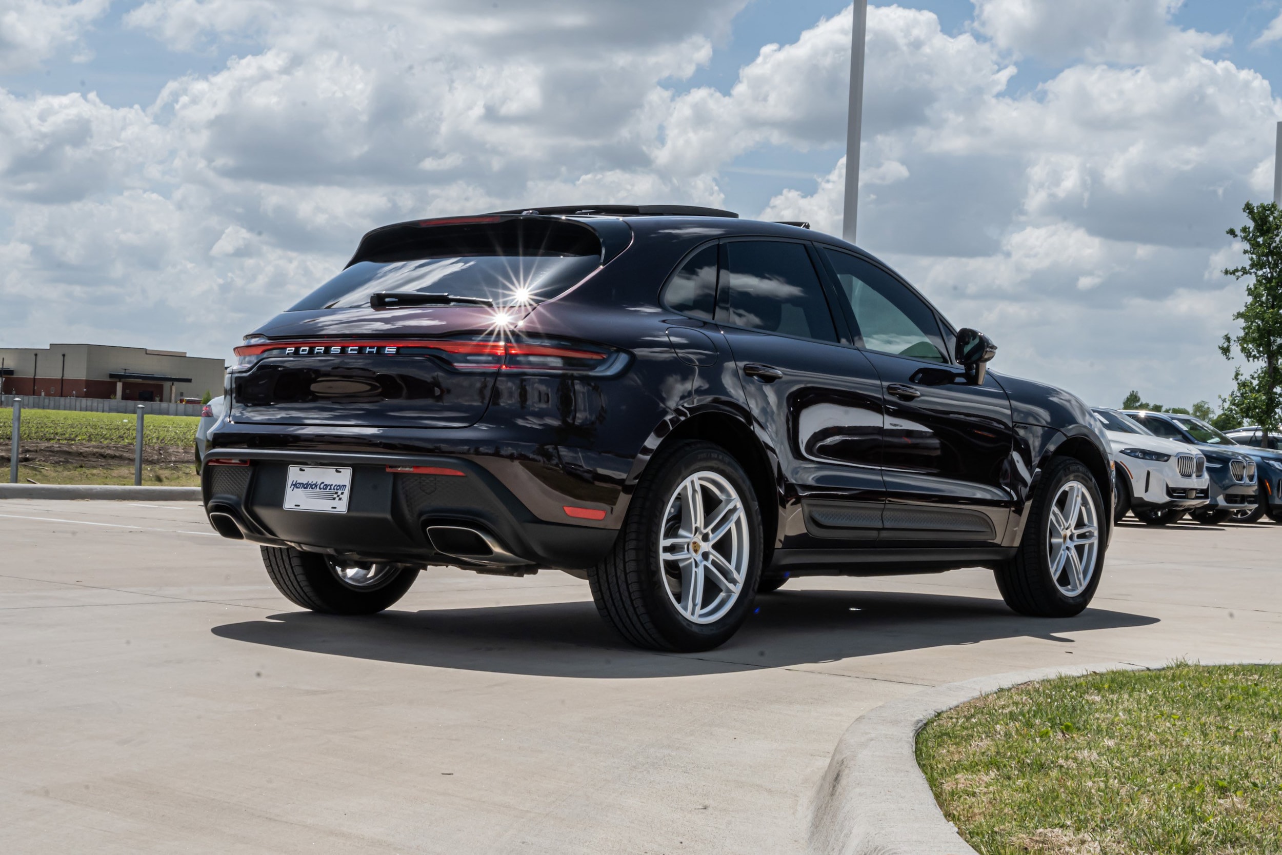 2024 Porsche Macan photo 3