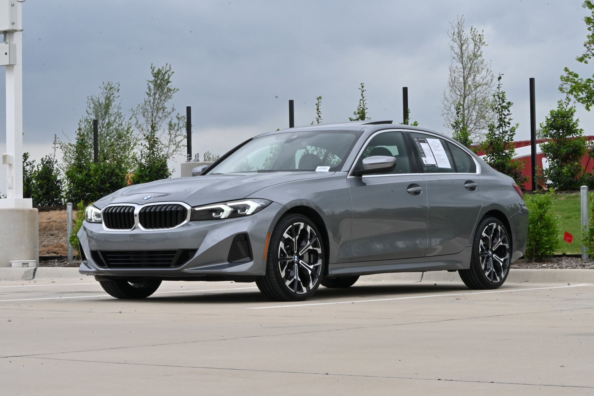 2025 BMW 3 Series 330i photo 4