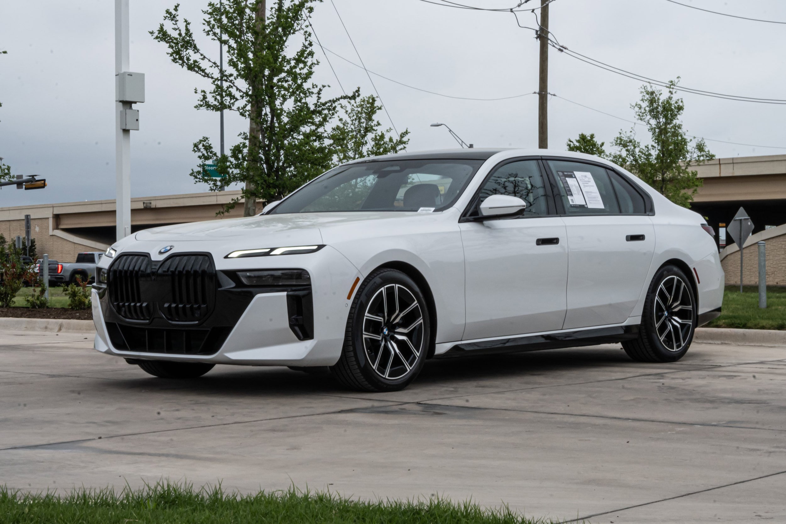 2023 BMW 7 Series 740i photo 4