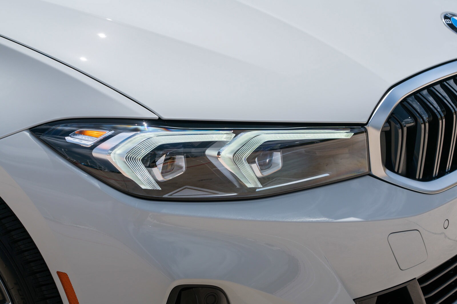 2024 Bmw 330i photo 2