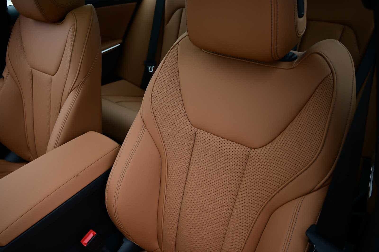 2025 BMW 3 Series 330i photo 6