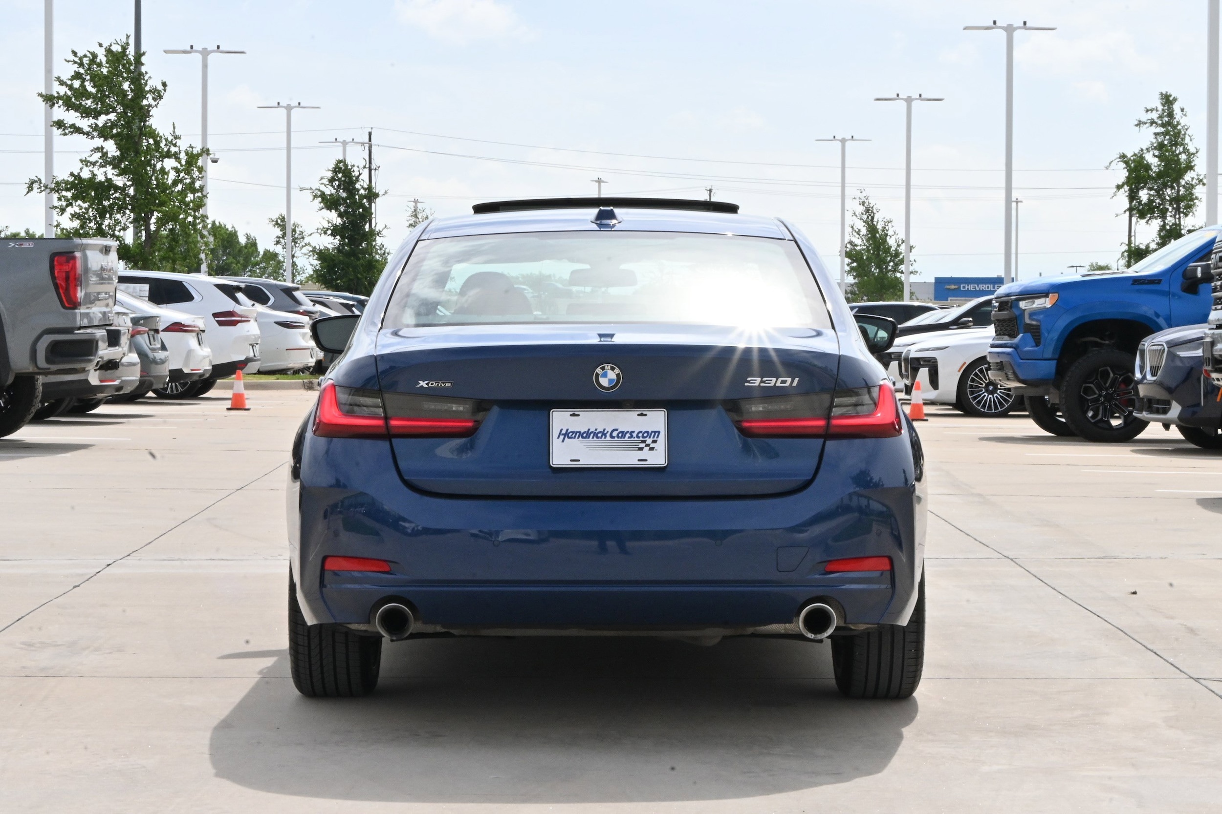 2024 BMW 3 Series 330i xDrive photo 3