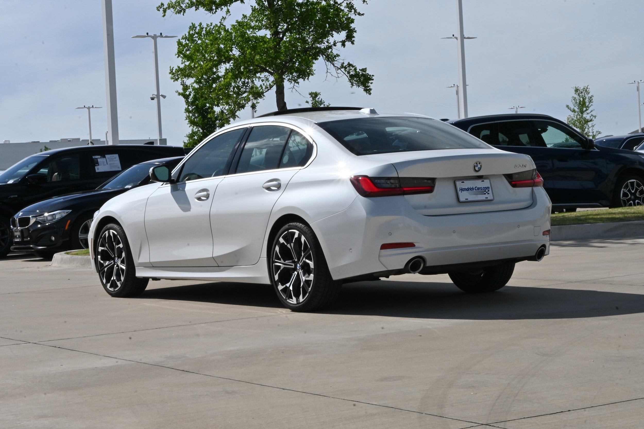 2025 BMW 3 Series 330i photo 5